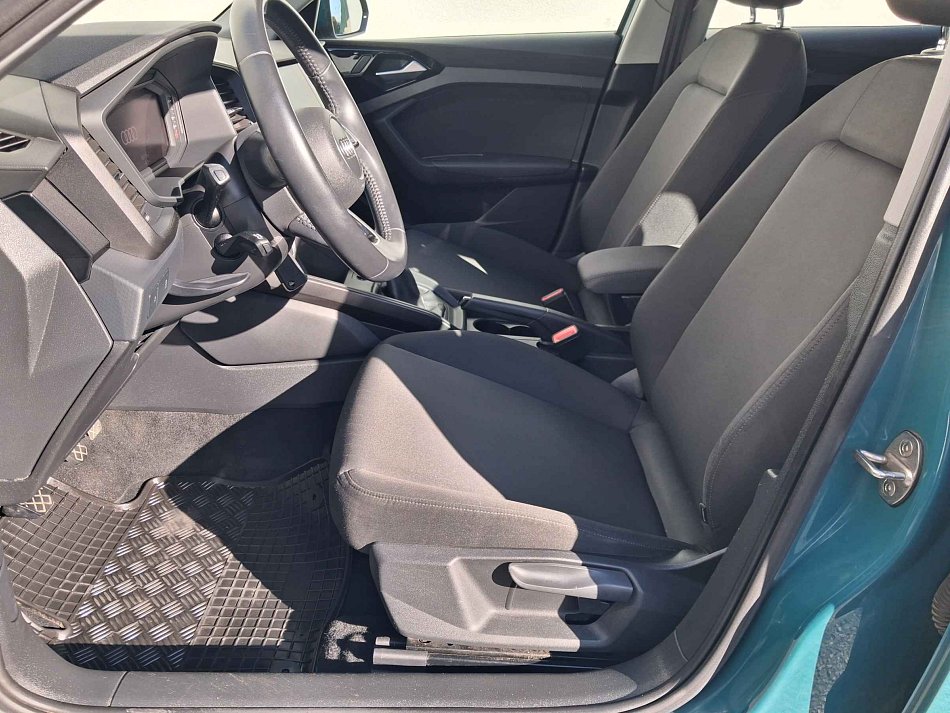 Audi A1 1.0 i 