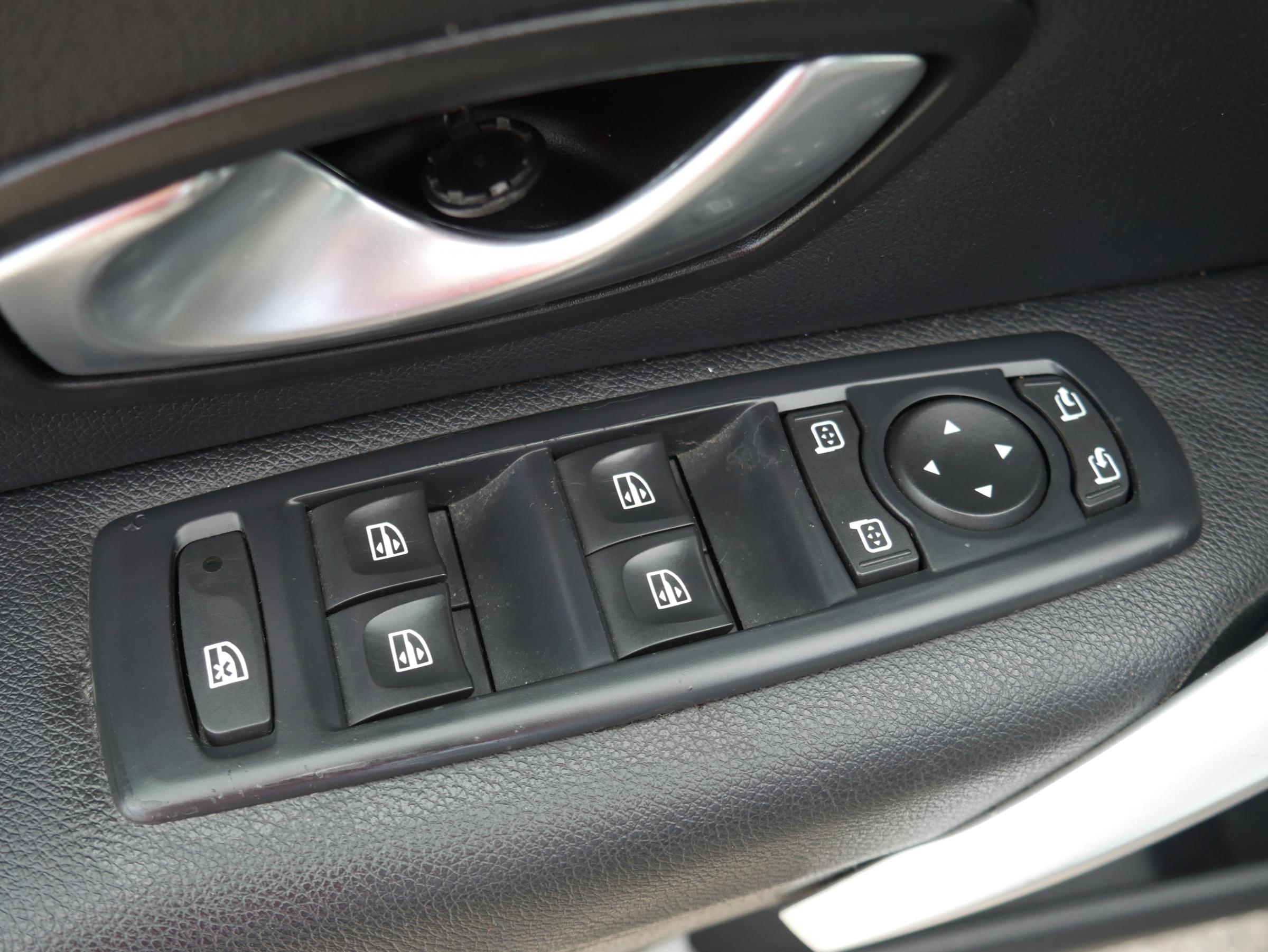 Renault Fluence, 2010 - pohled č. 12