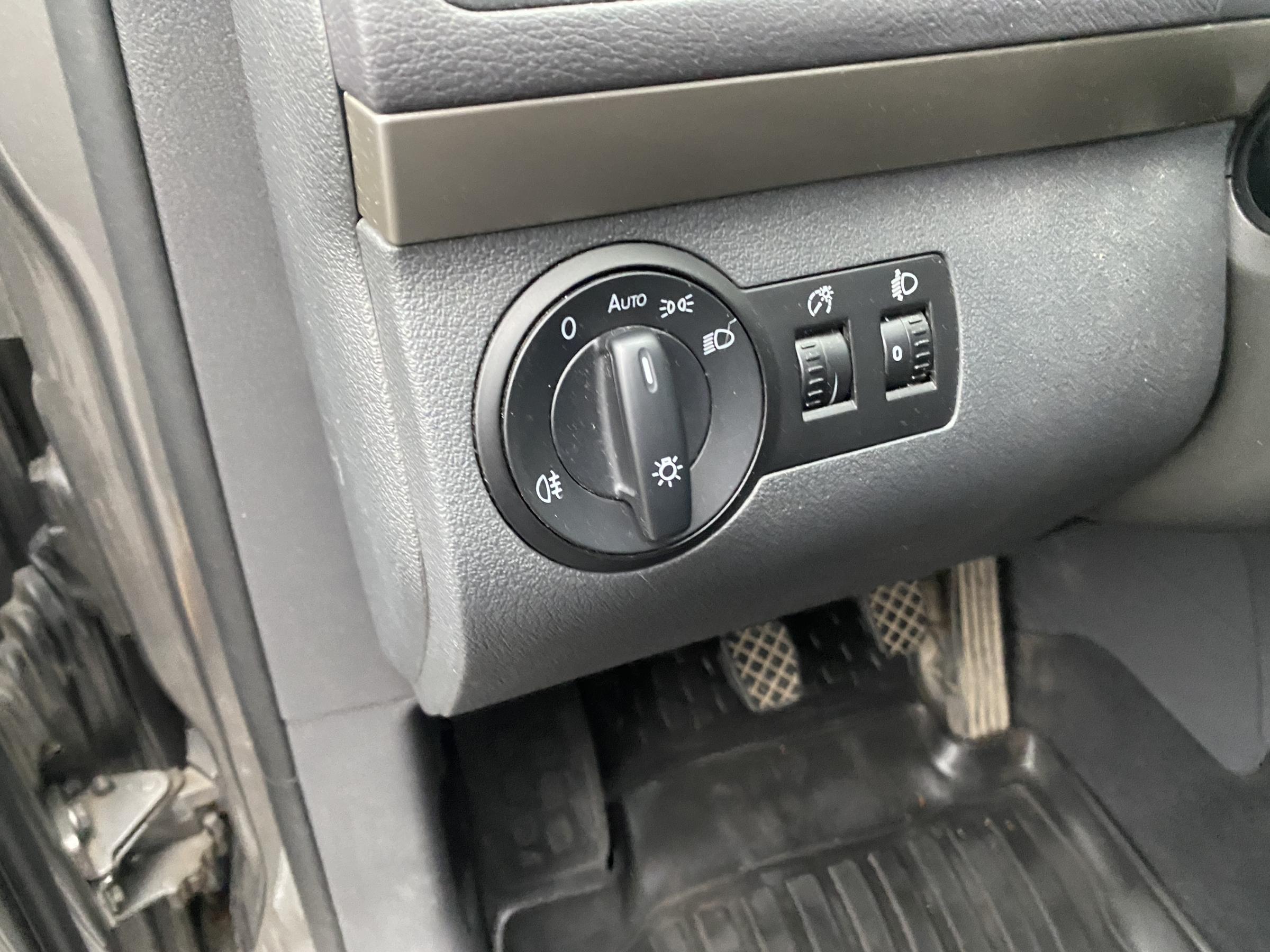 Volkswagen Touran, 2008 - pohled č. 15