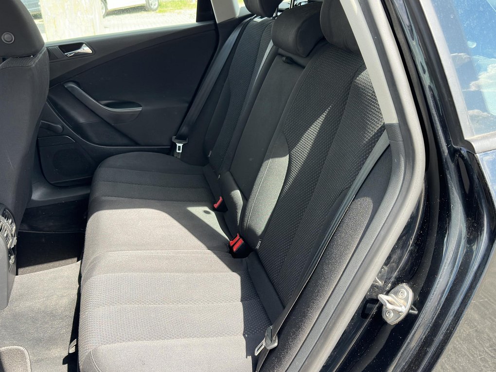 Volkswagen Passat 1.6i Trendline