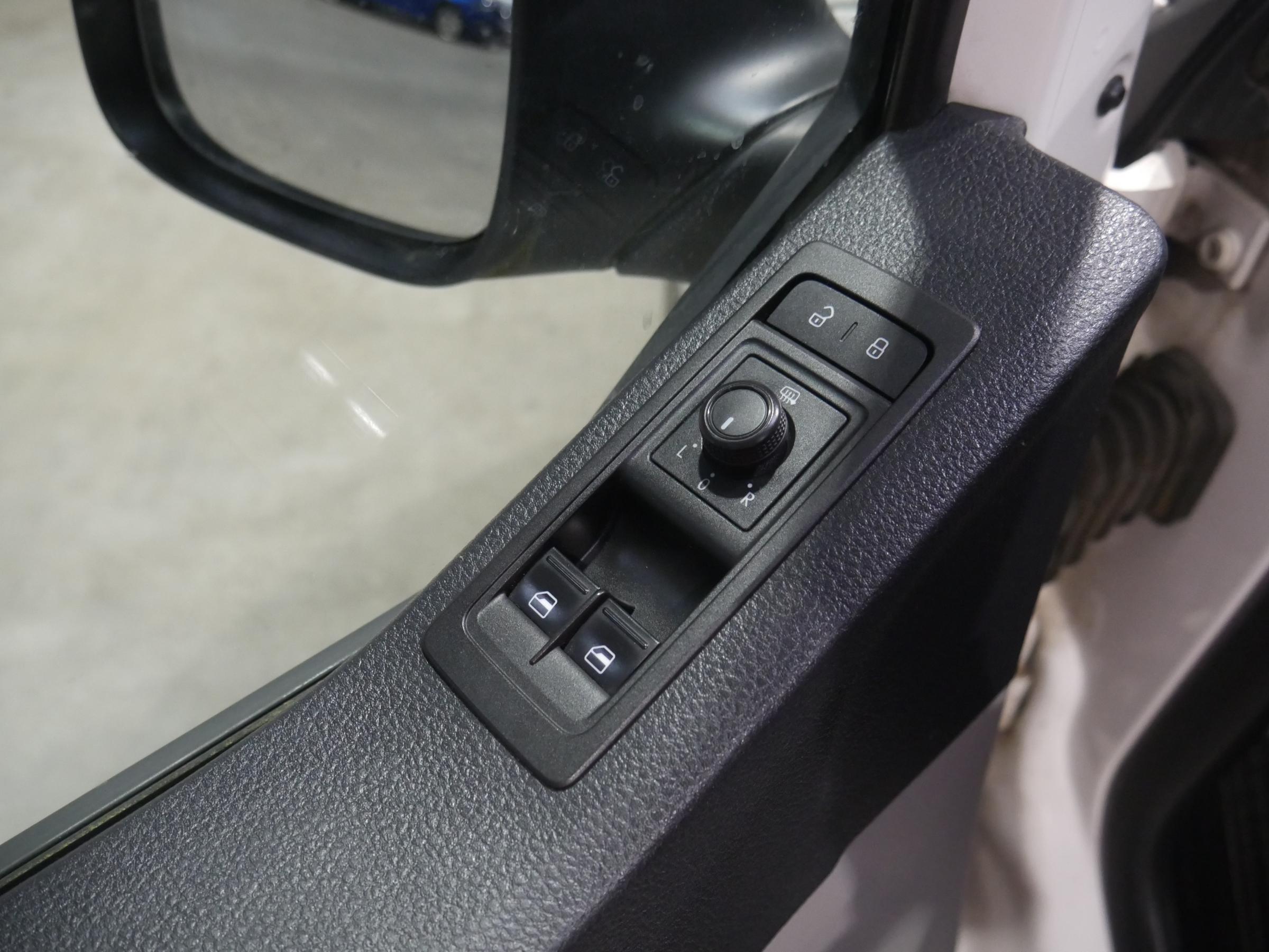 Volkswagen Transporter, 2017 - pohled č. 12