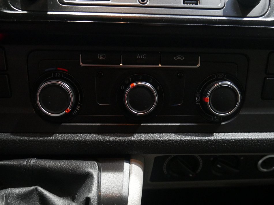 Volkswagen Transporter 2.0TDi  6míst