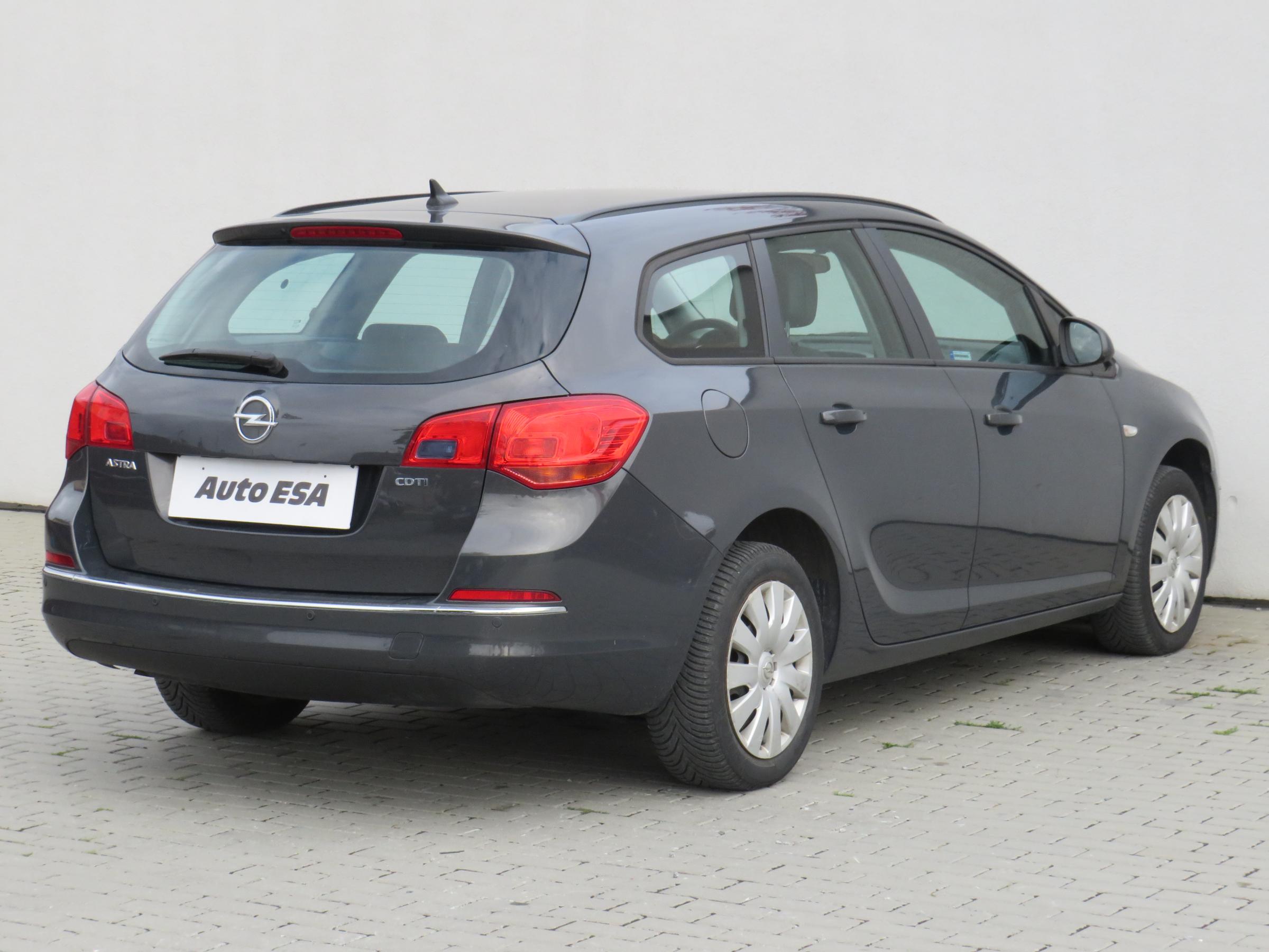 Opel Astra, 2014 - pohled č. 4