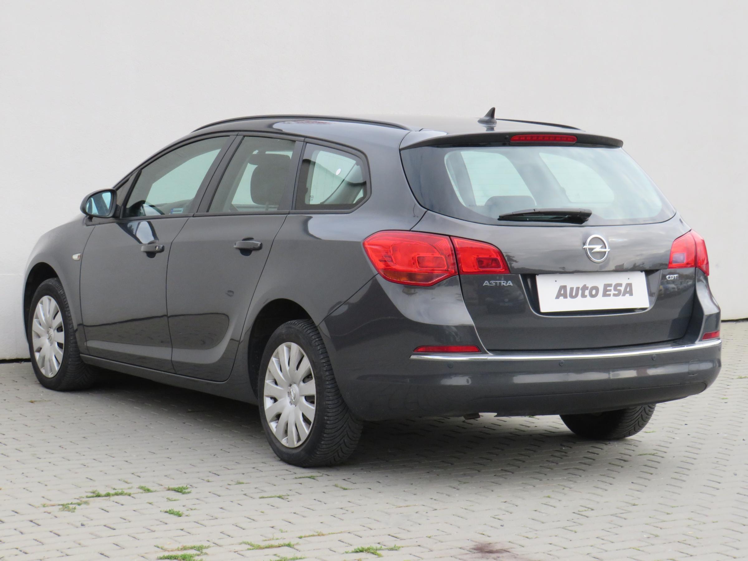 Opel Astra, 2014 - pohled č. 6