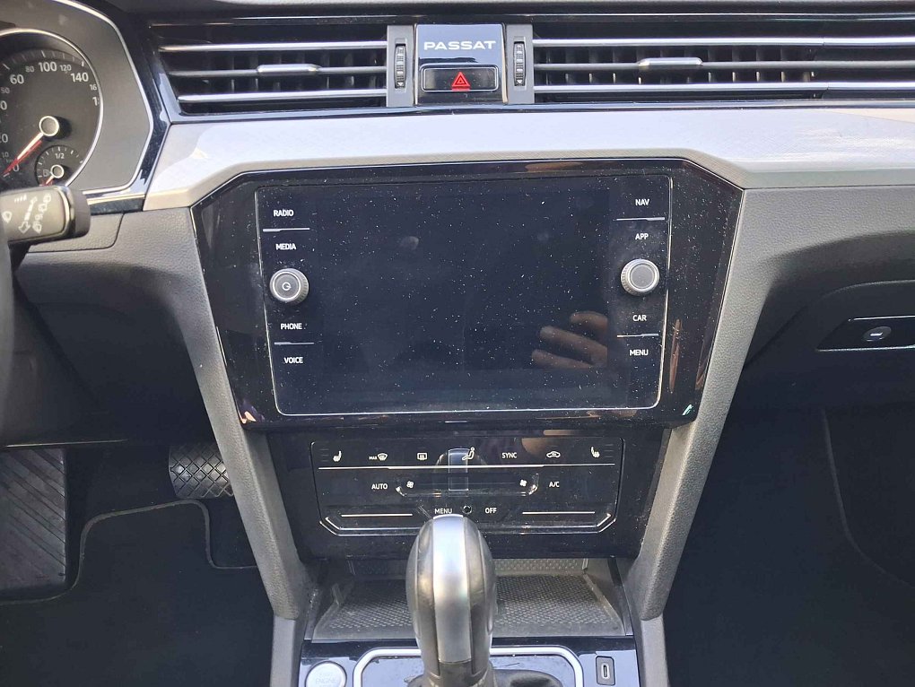 Volkswagen Passat 1.5 TSi Business