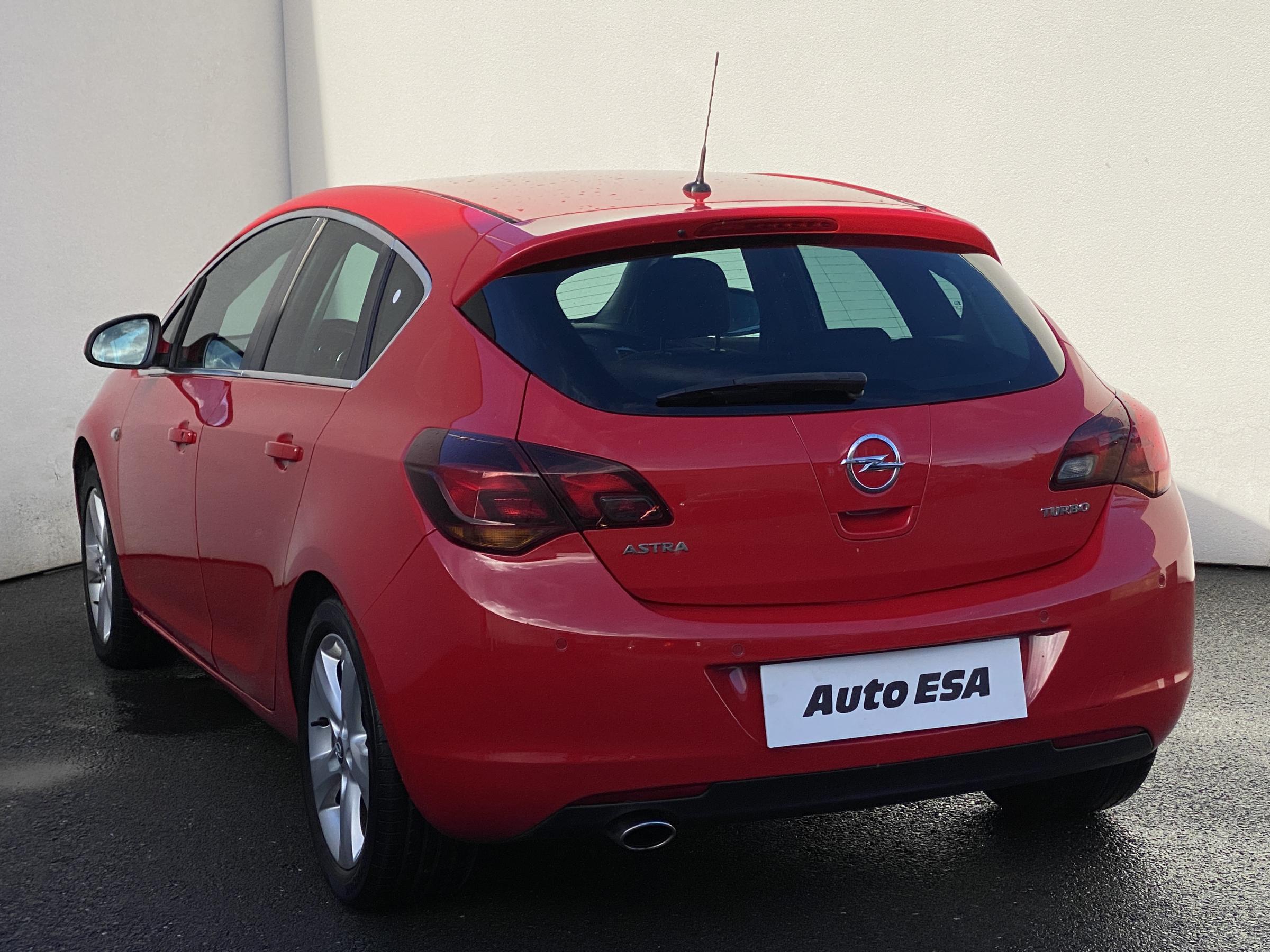 Opel Astra, 2012 - pohled č. 4