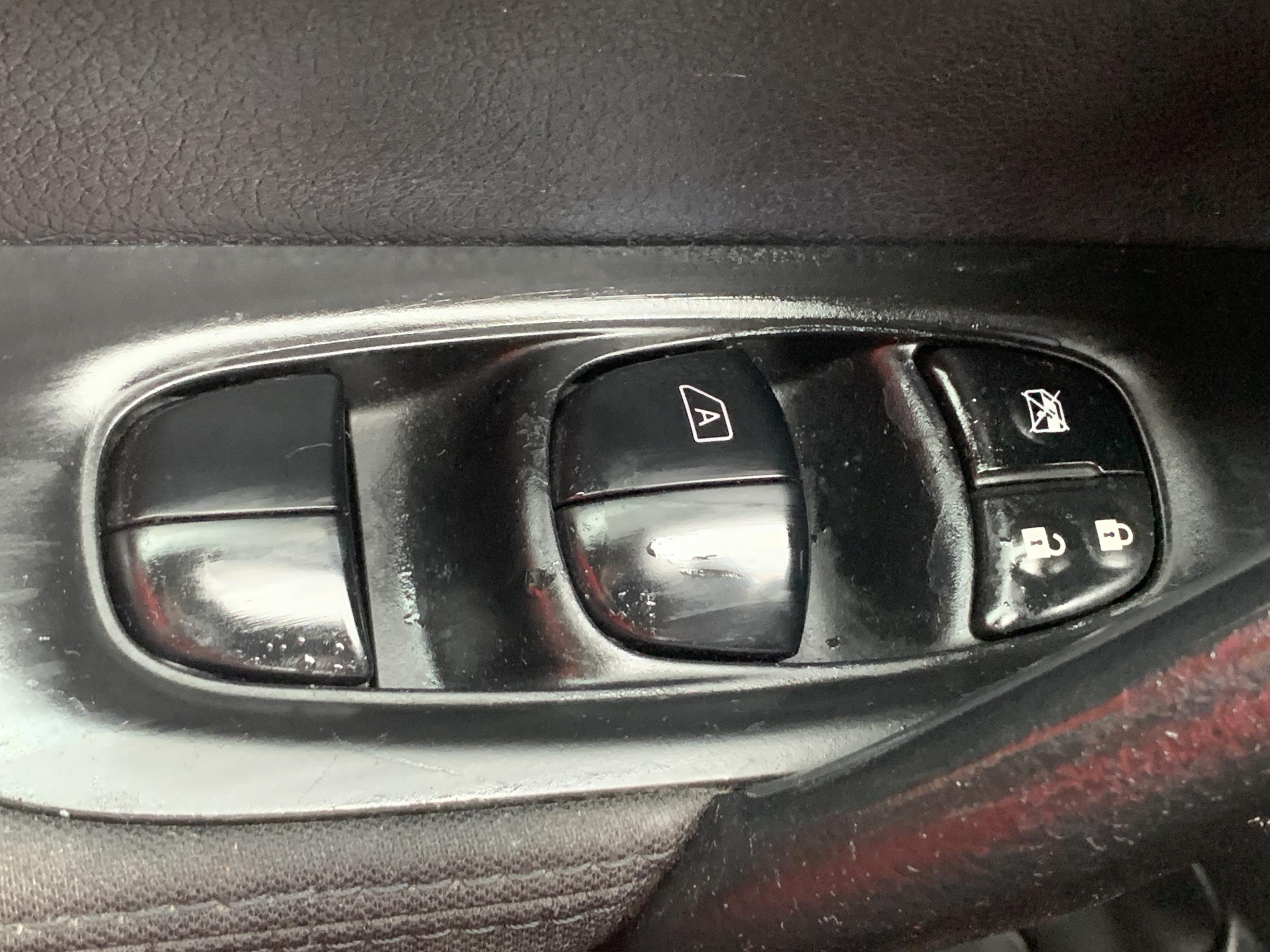 Nissan Qashqai, 2015 - pohled č. 17