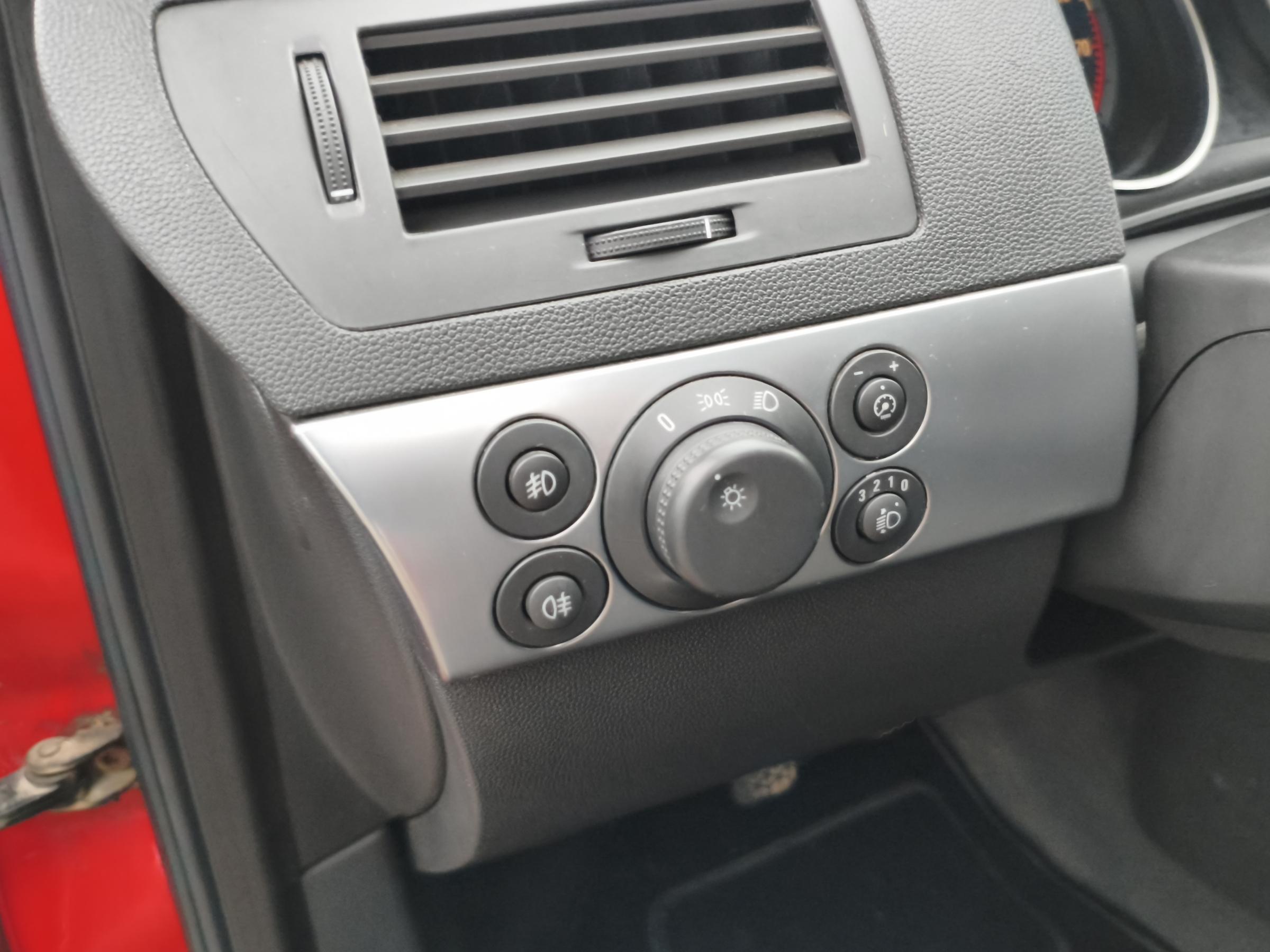 Opel Astra, 2008 - pohled č. 16