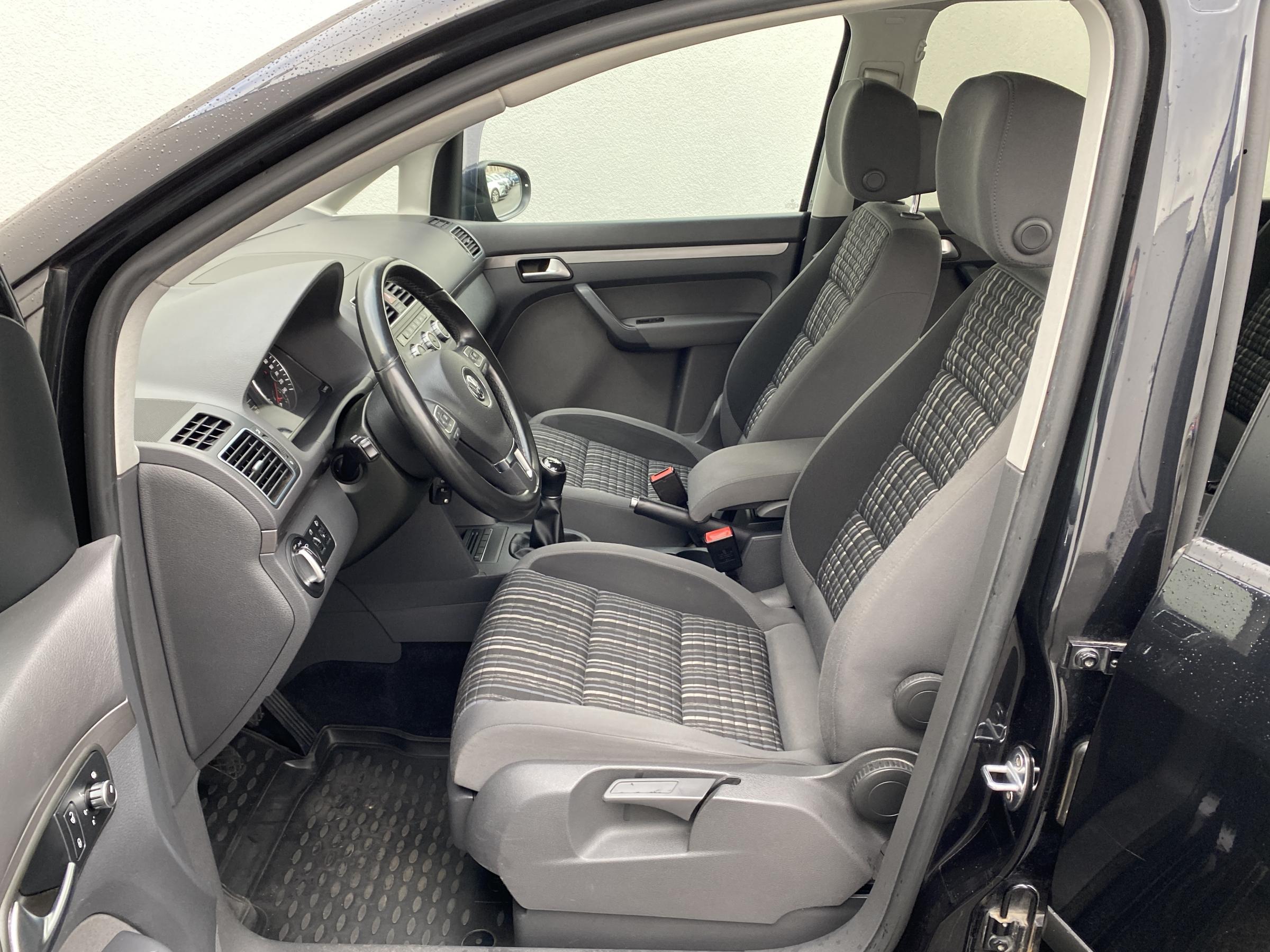 Volkswagen Touran, 2013 - pohled č. 13