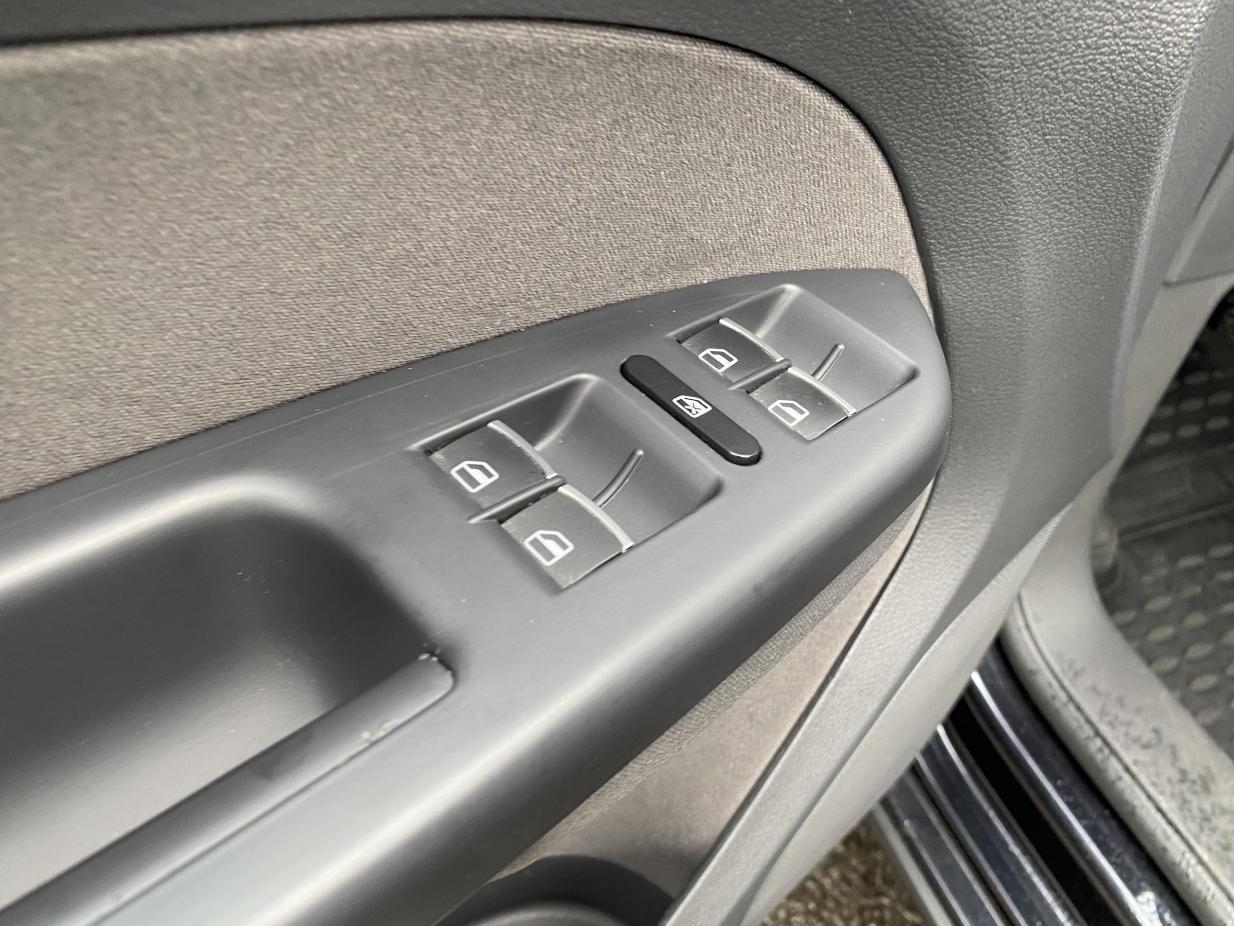 Volkswagen Touran, 2013 - pohled č. 15