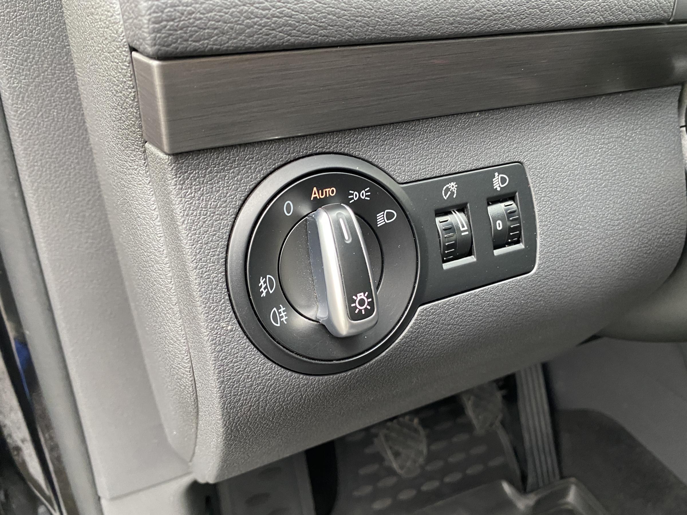 Volkswagen Touran, 2013 - pohled č. 17