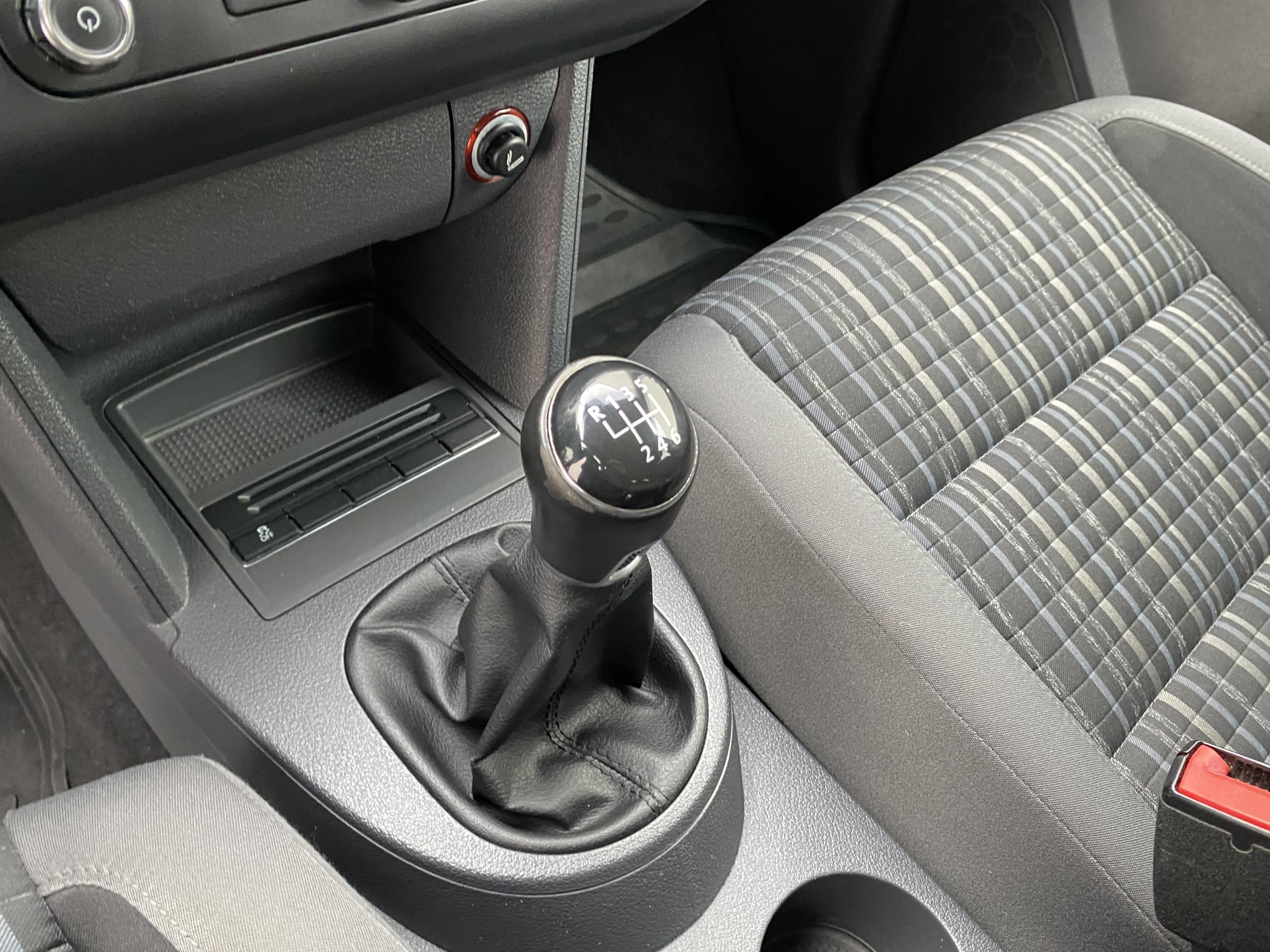 Volkswagen Touran, 2013 - pohled č. 18