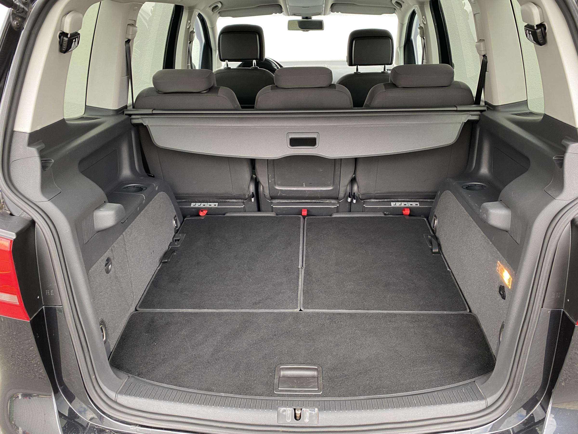 Volkswagen Touran, 2013 - pohled č. 7