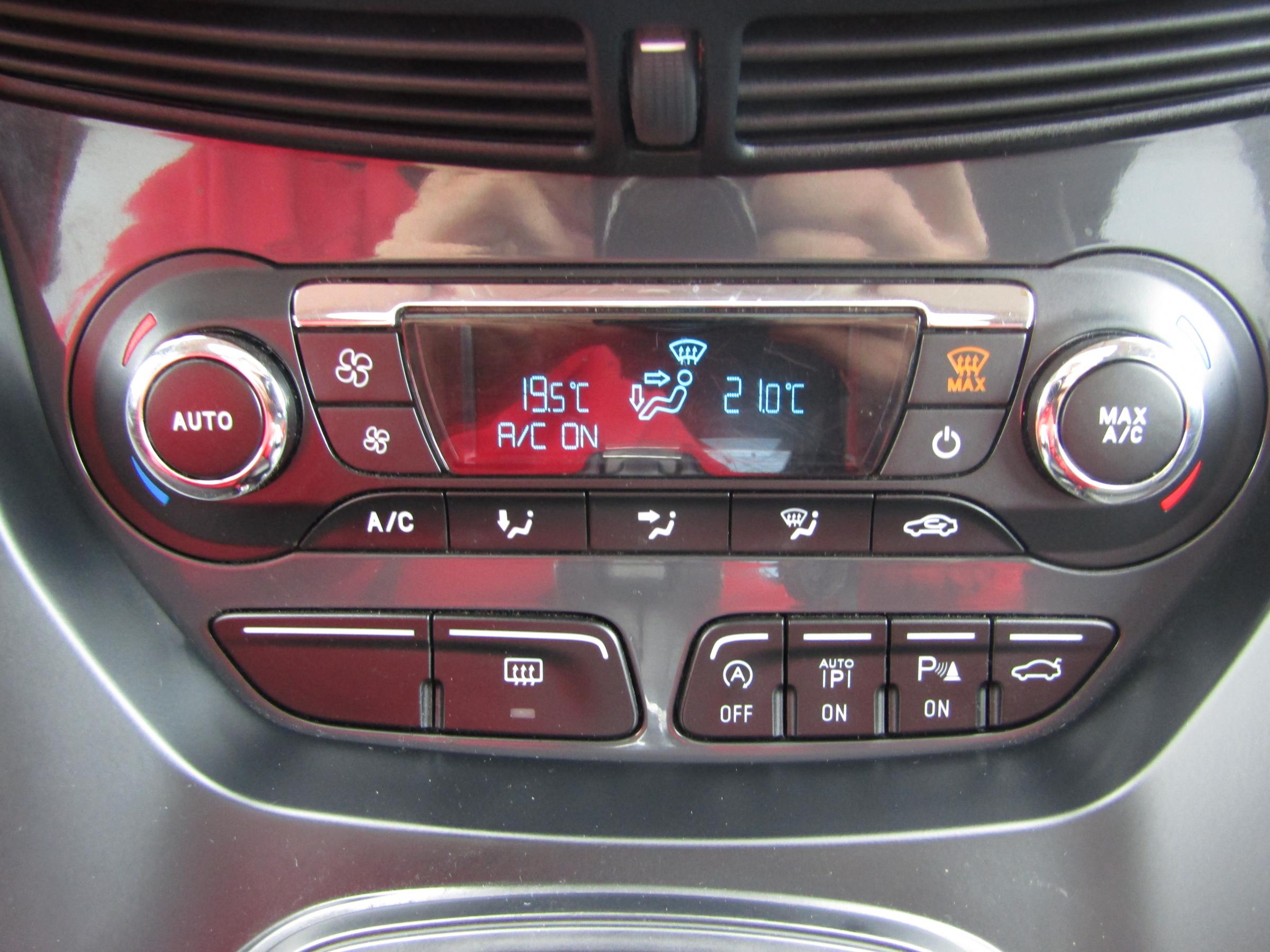 Ford Kuga, 2015 - pohled č. 19