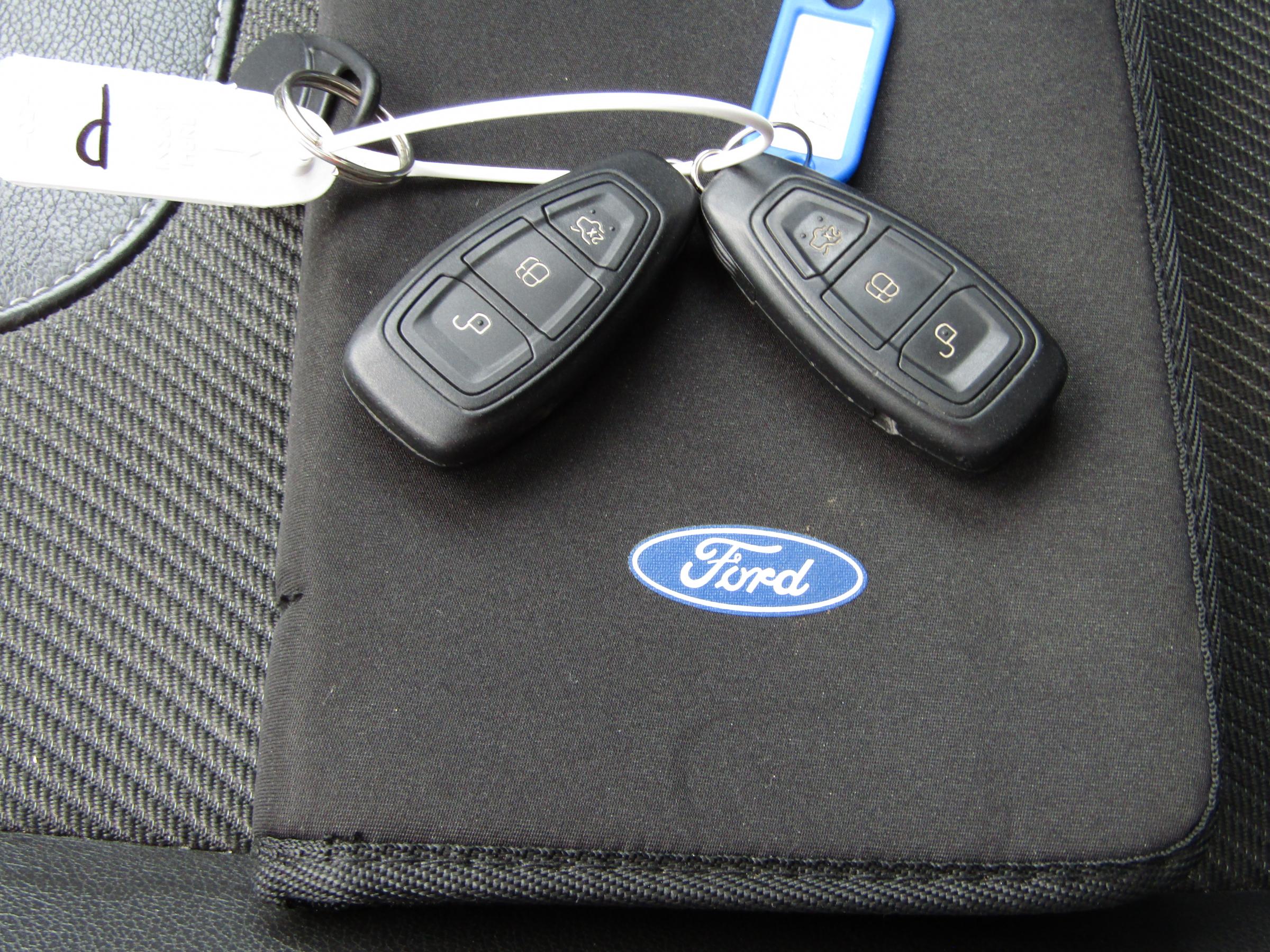 Ford Kuga, 2015 - pohled č. 25