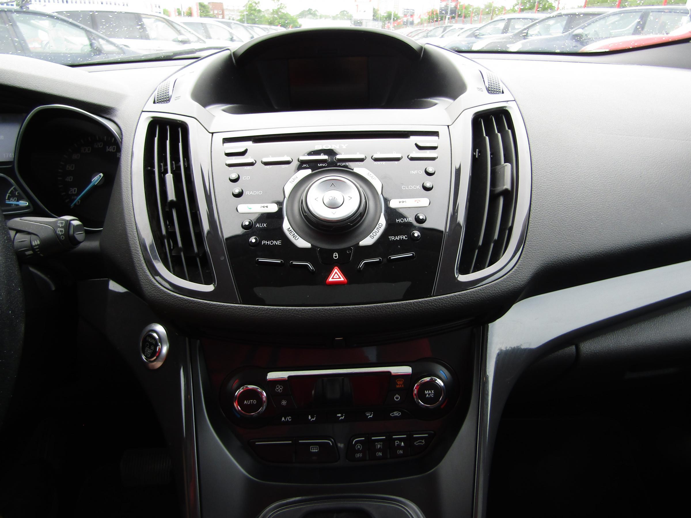 Ford Kuga, 2015 - pohled č. 9