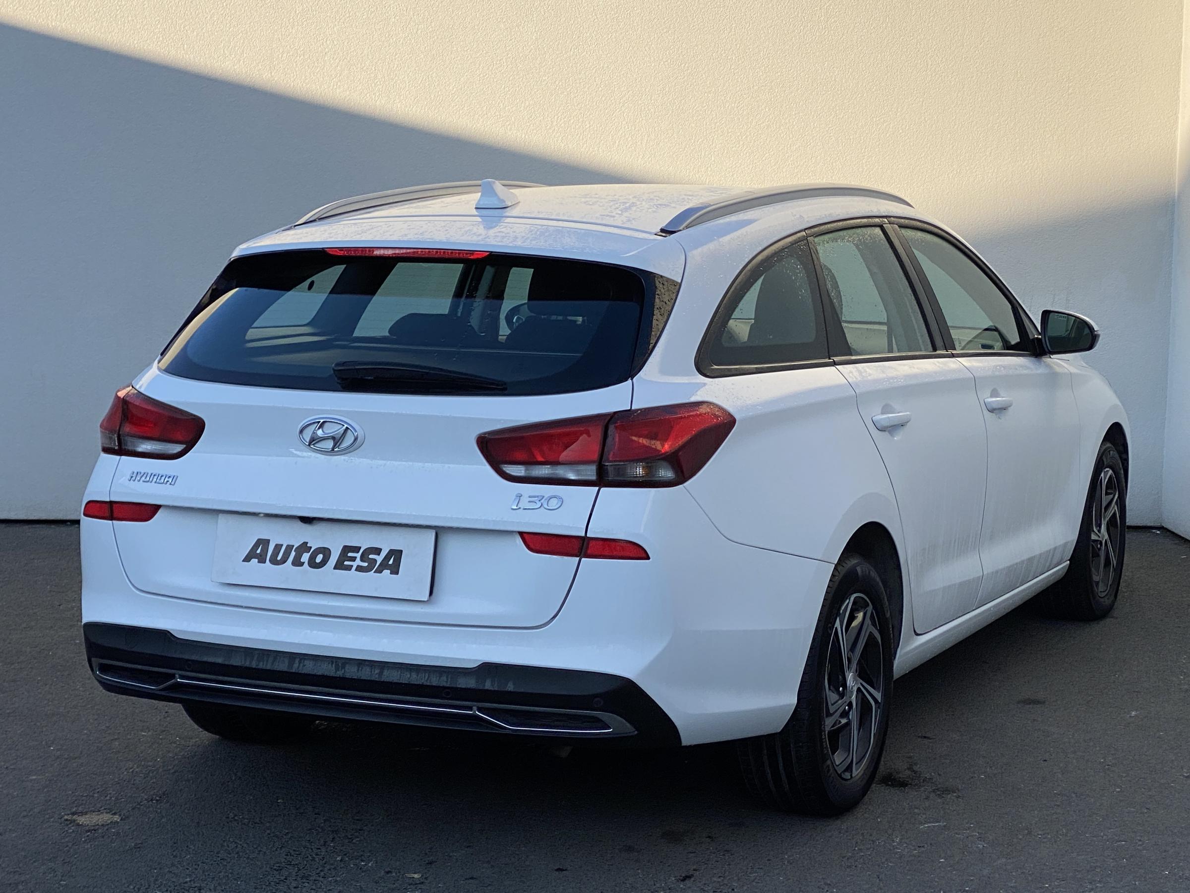 Hyundai i30, 2023 - pohled č. 4