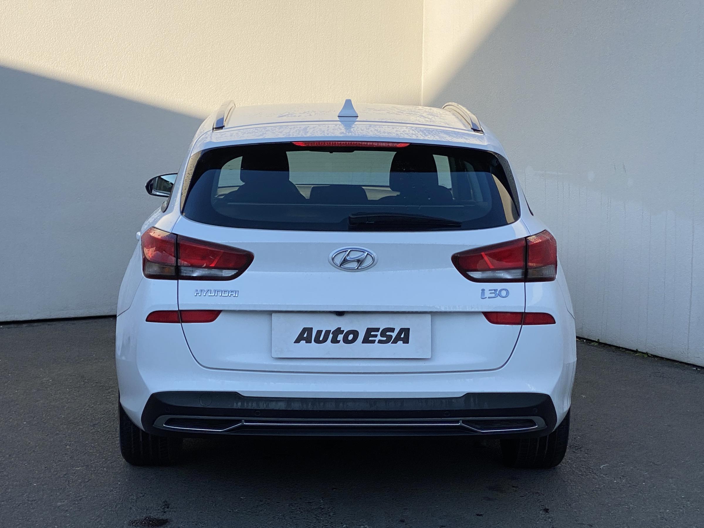 Hyundai i30, 2023 - pohled č. 5
