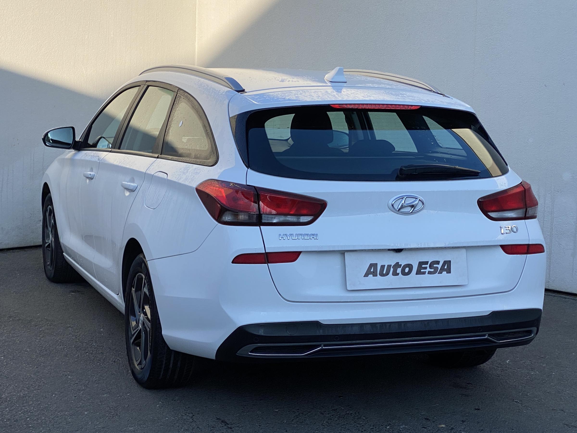 Hyundai i30, 2023 - pohled č. 6