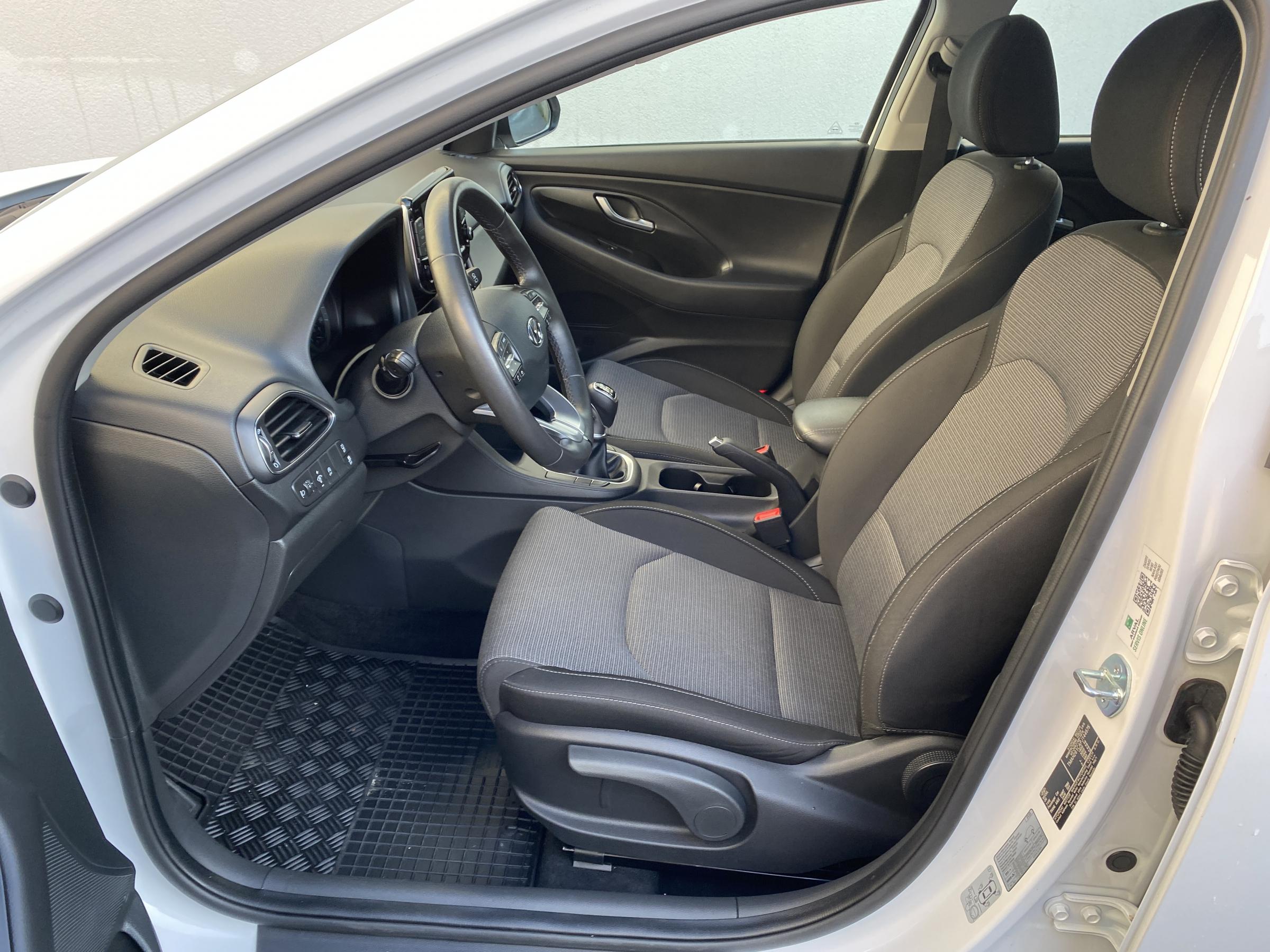 Hyundai i30, 2023 - pohled č. 9