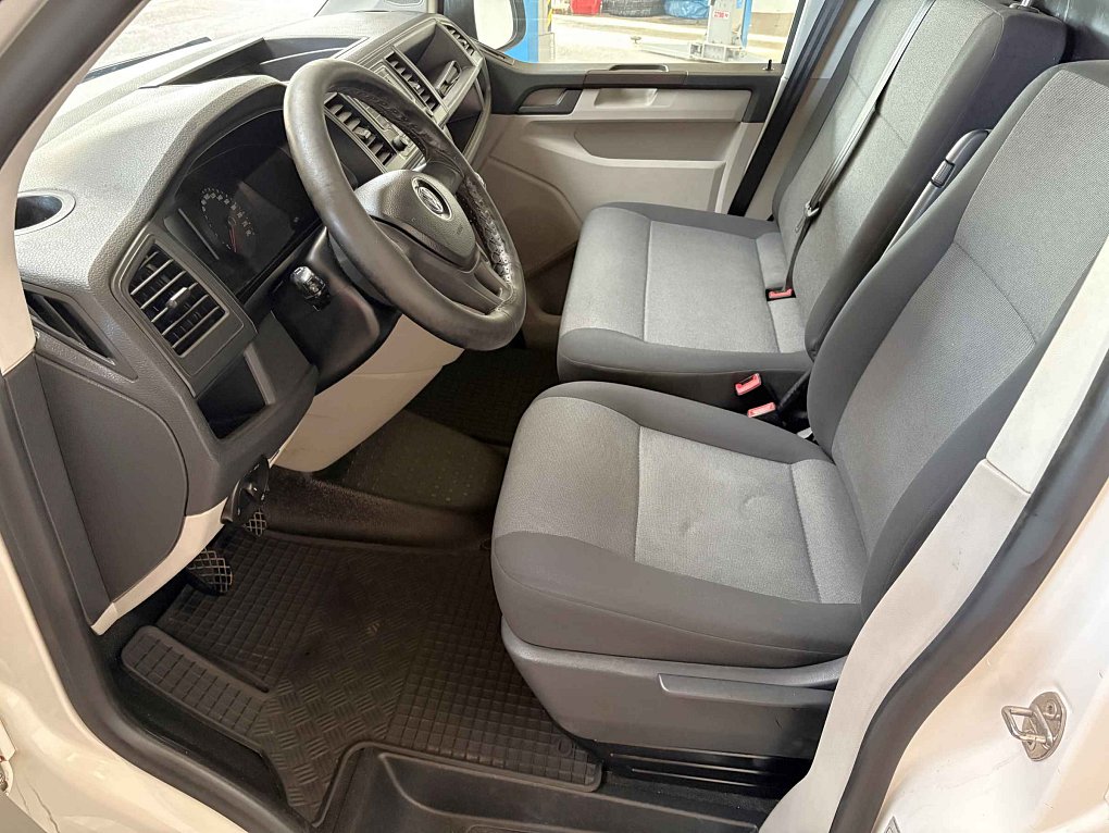 Volkswagen Transporter 2.0TDi  L2H1