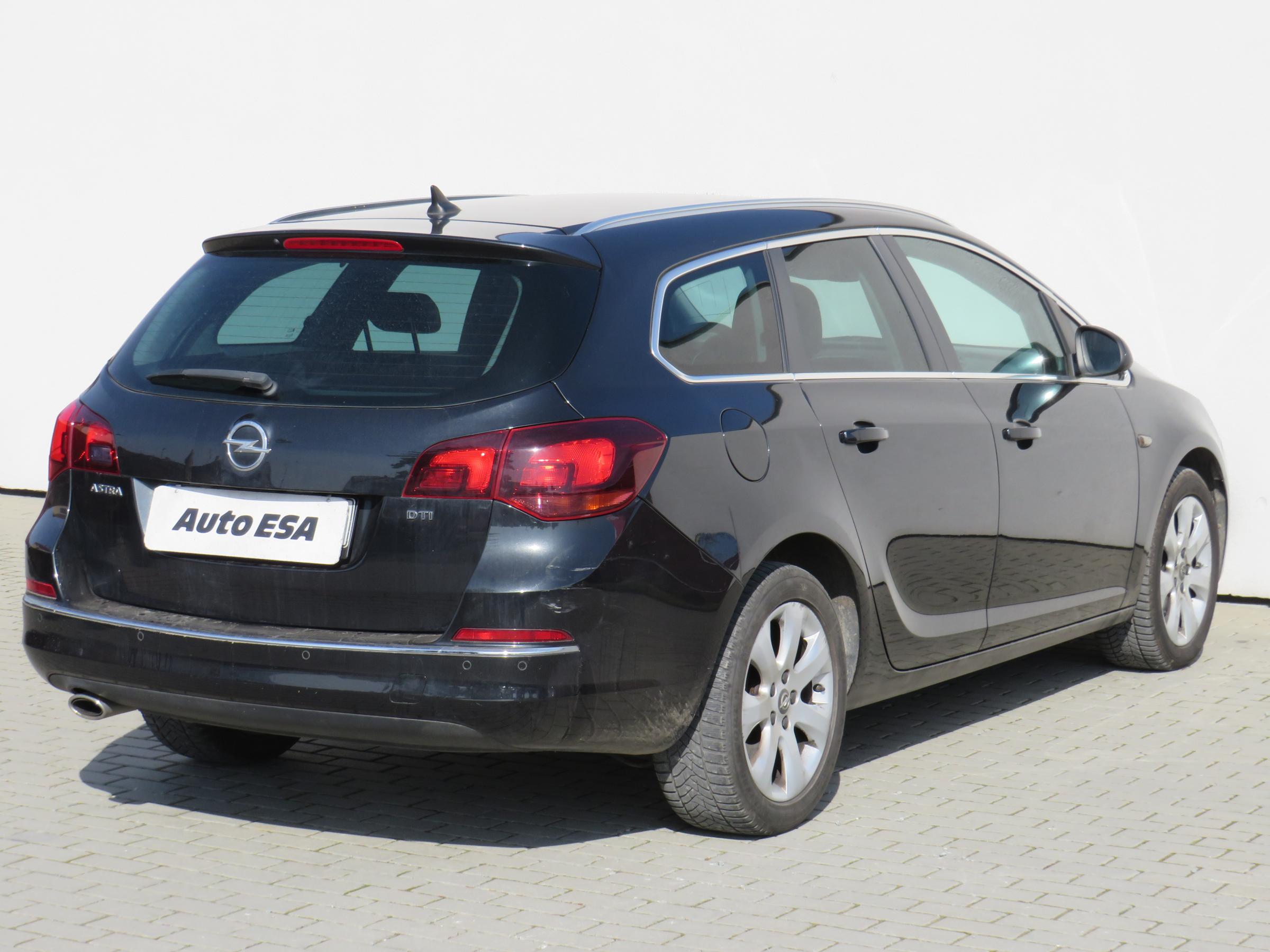 Opel Astra, 2014 - pohled č. 4