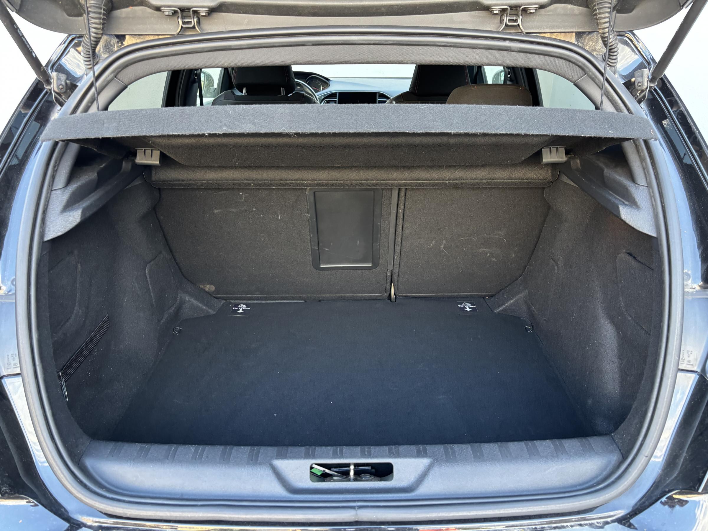 Peugeot 308, 2017 - pohled č. 8