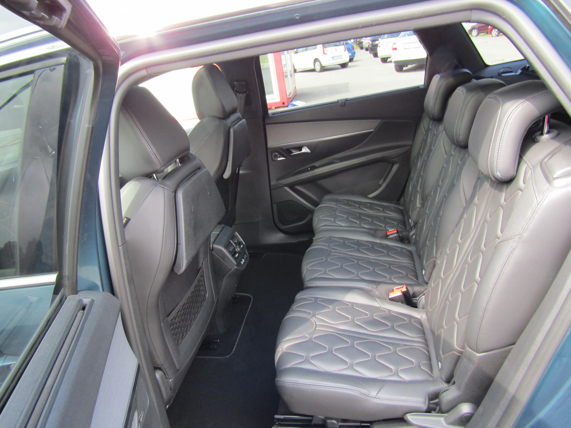 Peugeot 5008, 2018 - pohled č. 10
