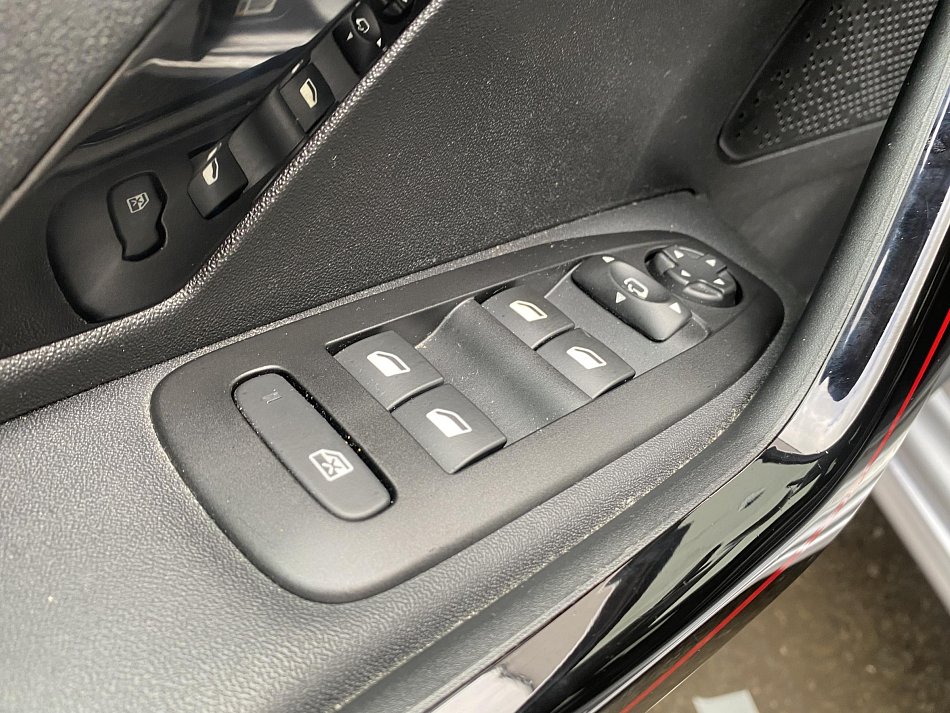 Peugeot 208 1.2 PT GT Line