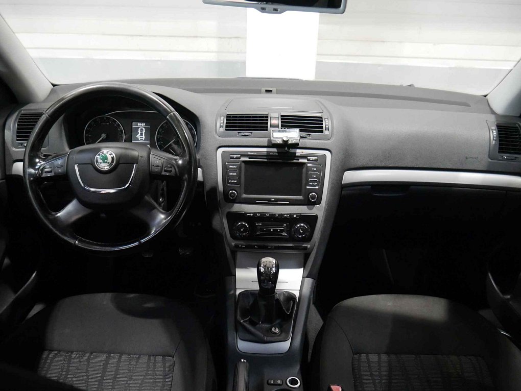 Škoda Octavia II 2.0 TDi Elegance