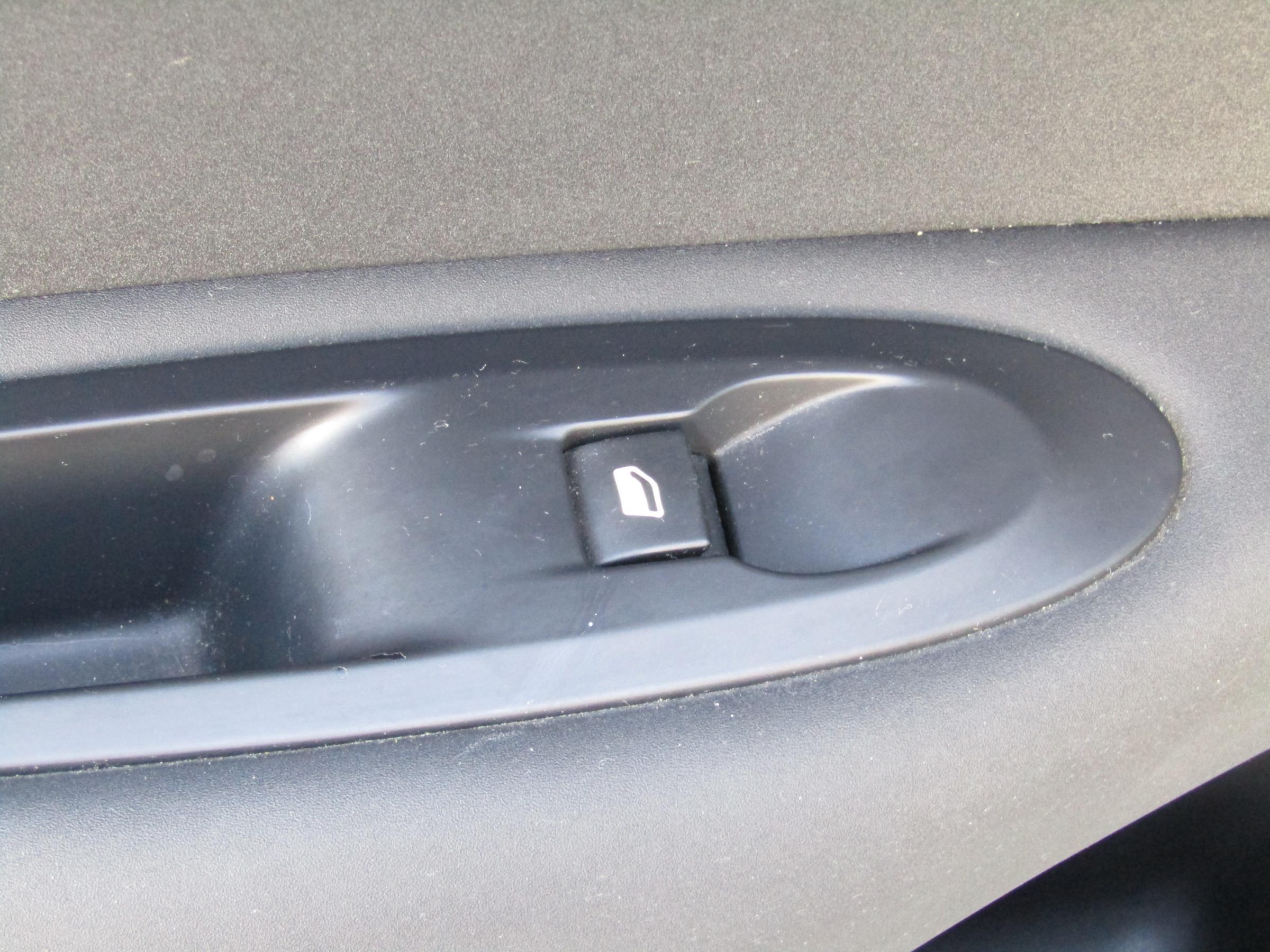 Citroën C4, 2012 - pohled č. 12