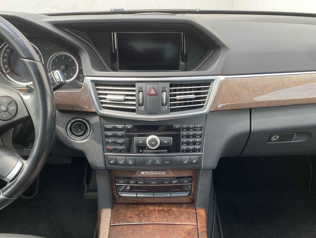Mercedes-Benz Třída E 2.2 CDi Elegance E250