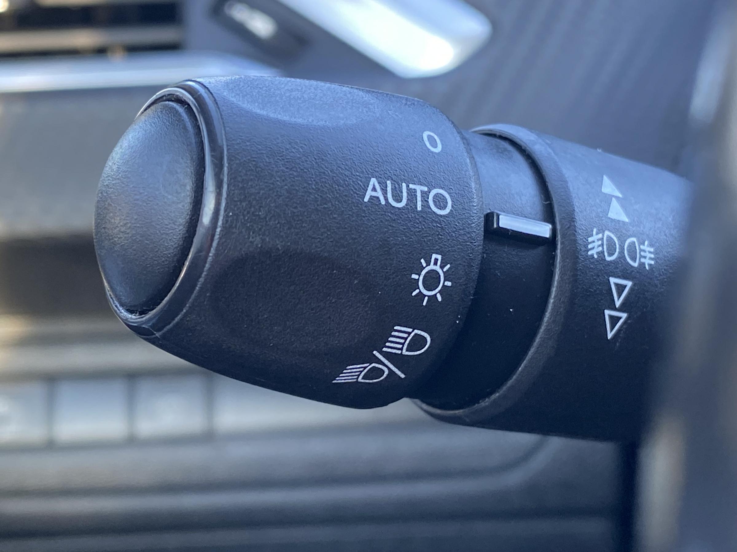 Peugeot 2008, 2017 - pohled č. 12