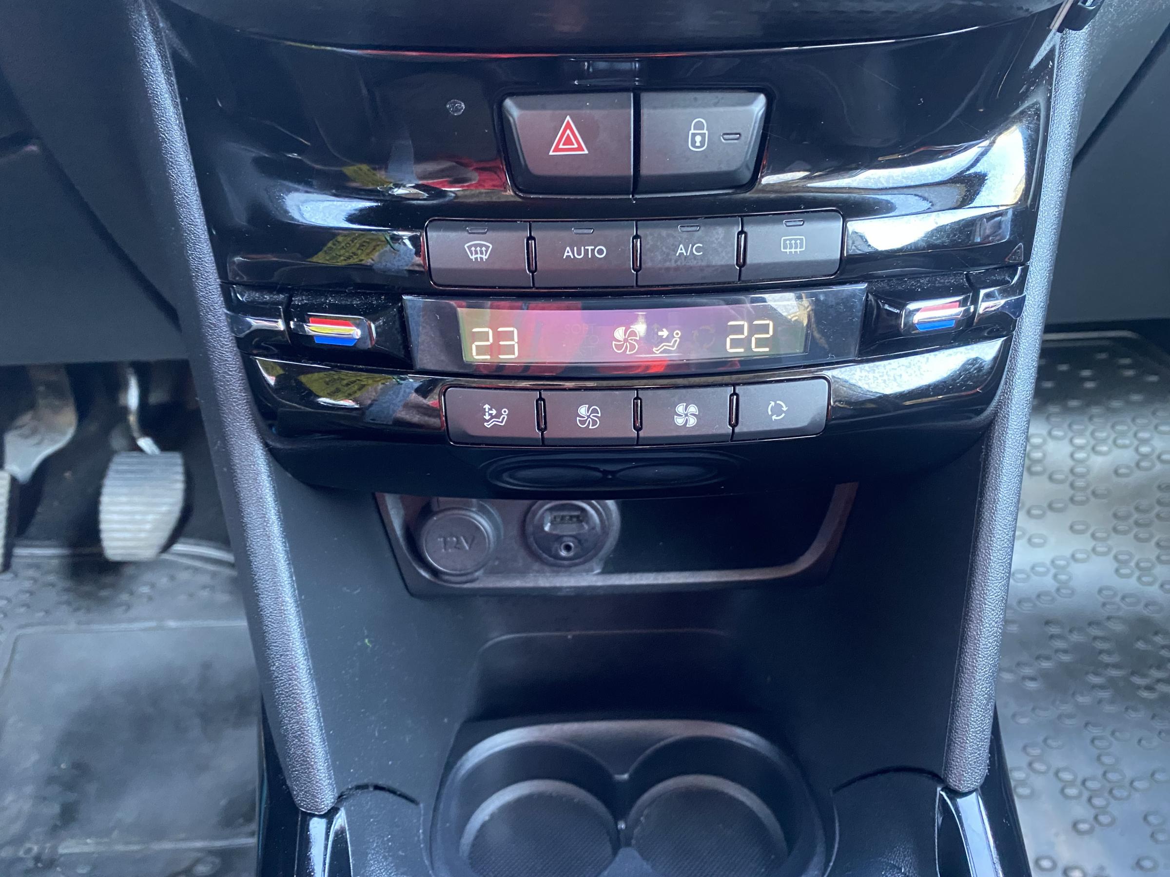 Peugeot 2008, 2017 - pohled č. 19