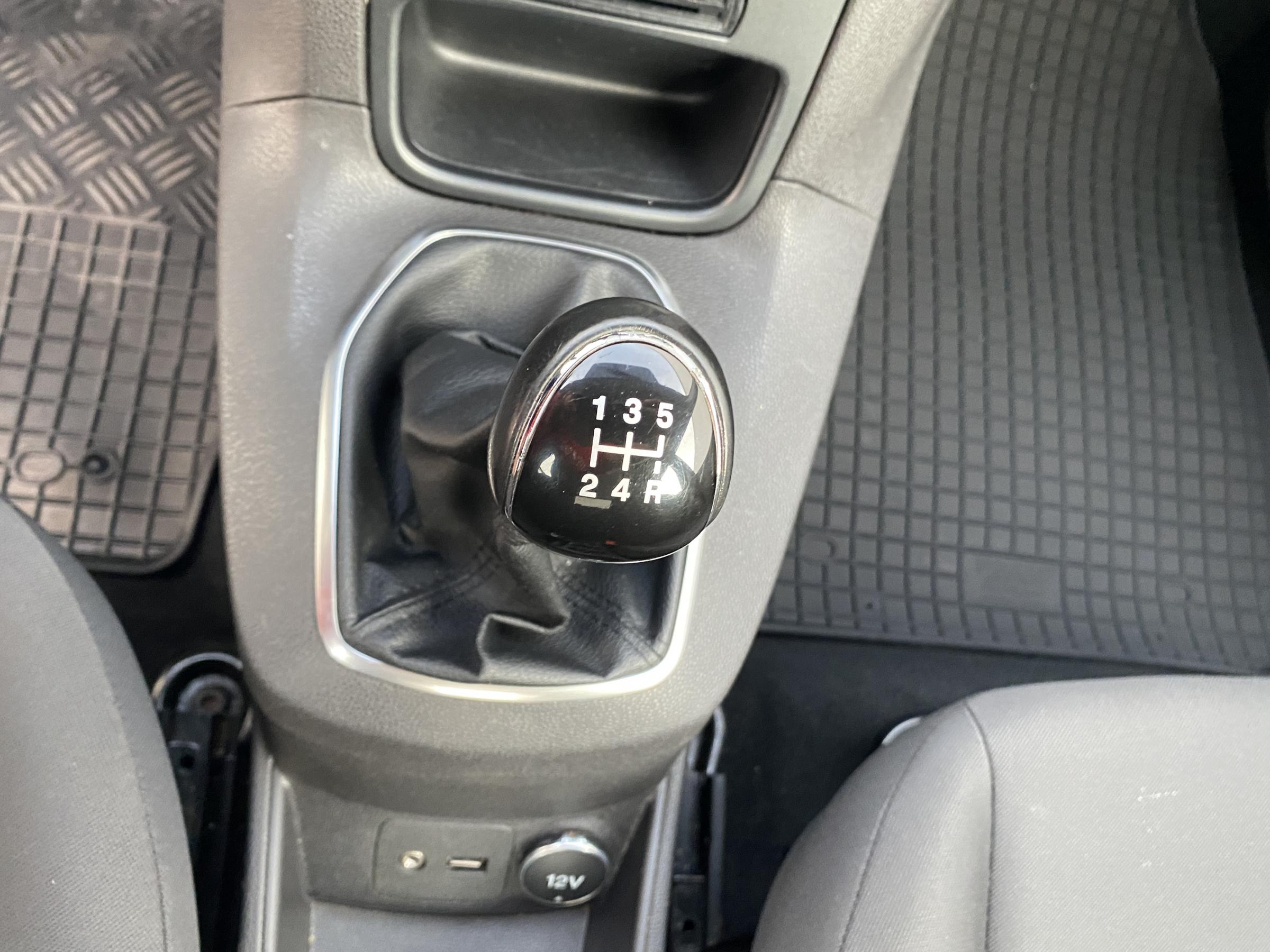 Ford Fiesta, 2013 - pohled č. 17