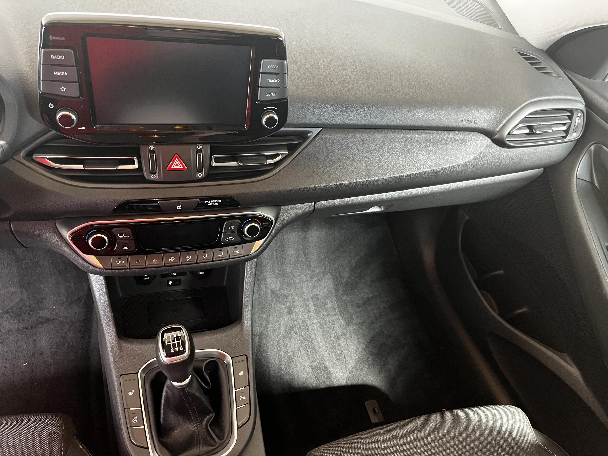 Hyundai i30, 2022 - pohled č. 14