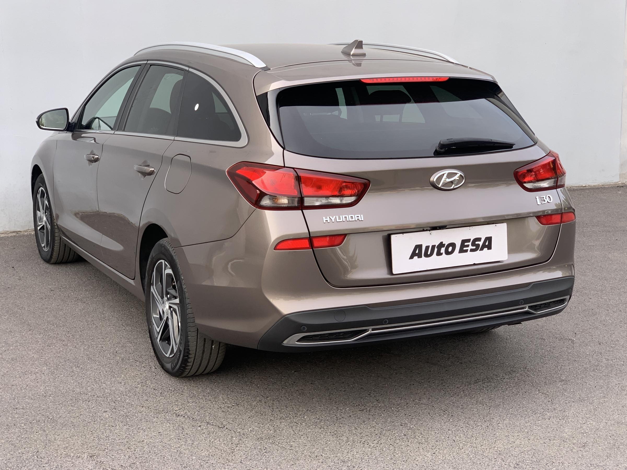 Hyundai i30, 2022 - pohled č. 4