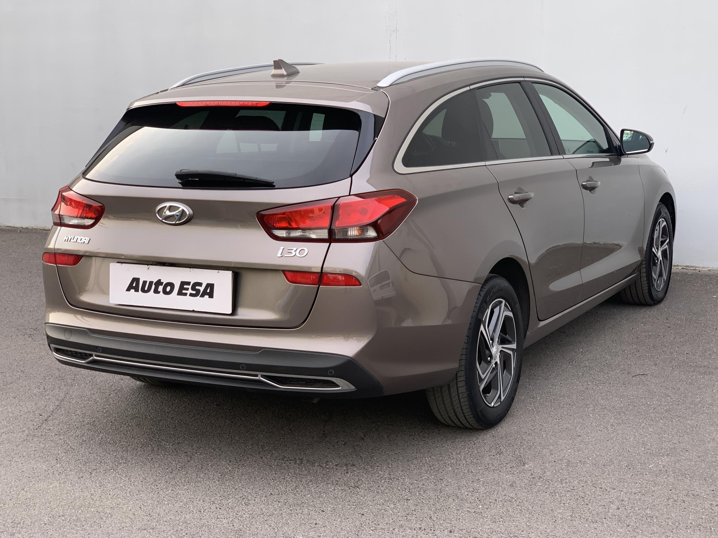 Hyundai i30, 2022 - pohled č. 6