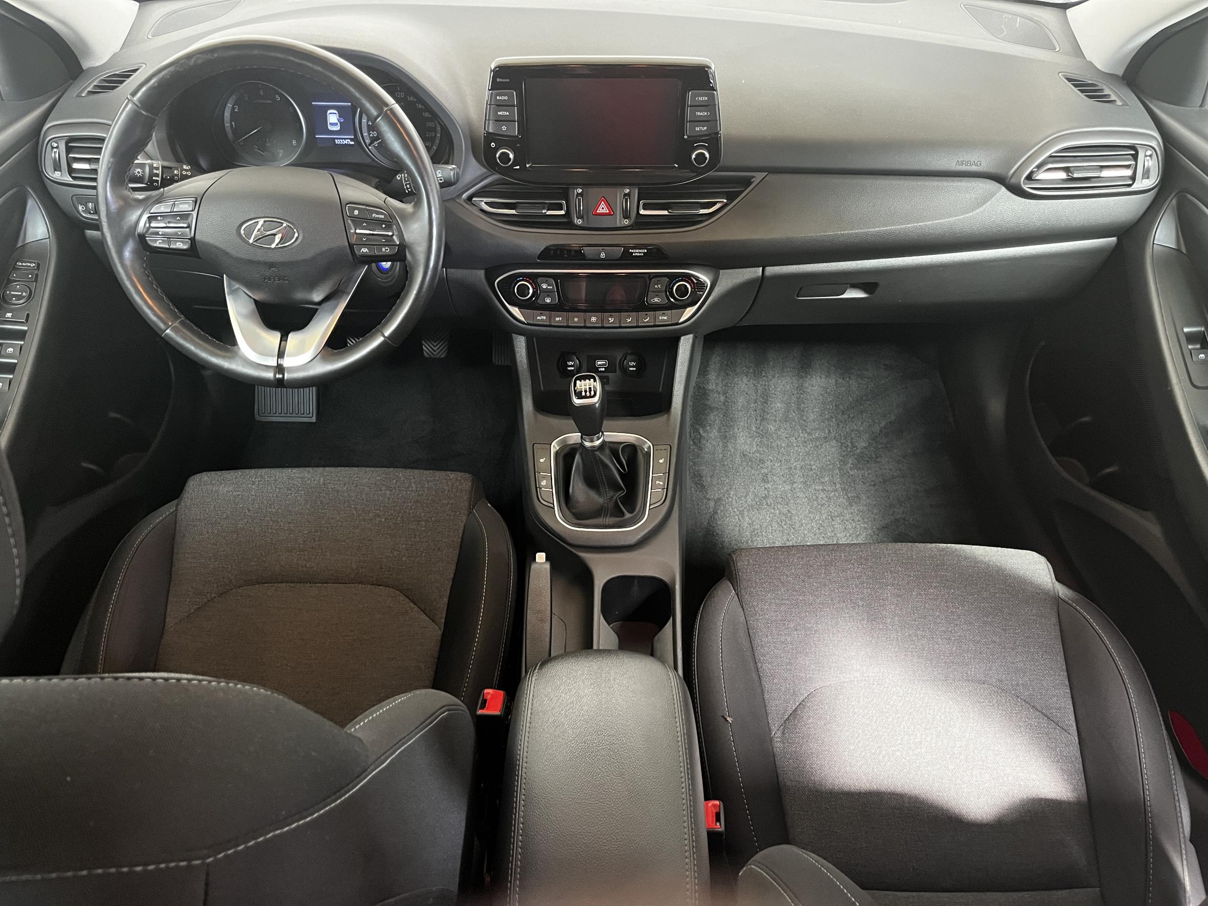 Hyundai i30, 2022 - pohled č. 8