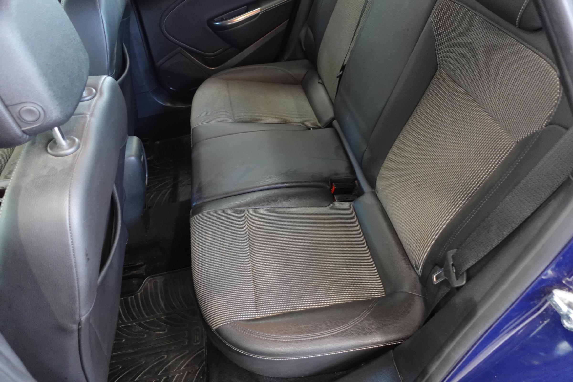 Opel Astra, 2011 - pohled č. 11