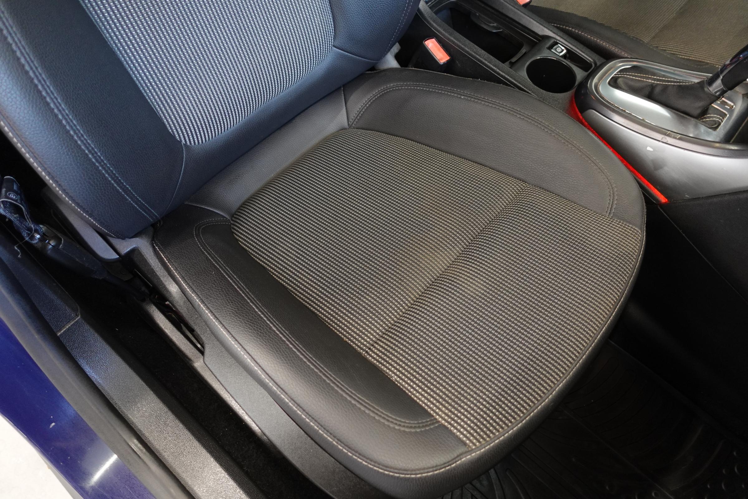 Opel Astra, 2011 - pohled č. 12