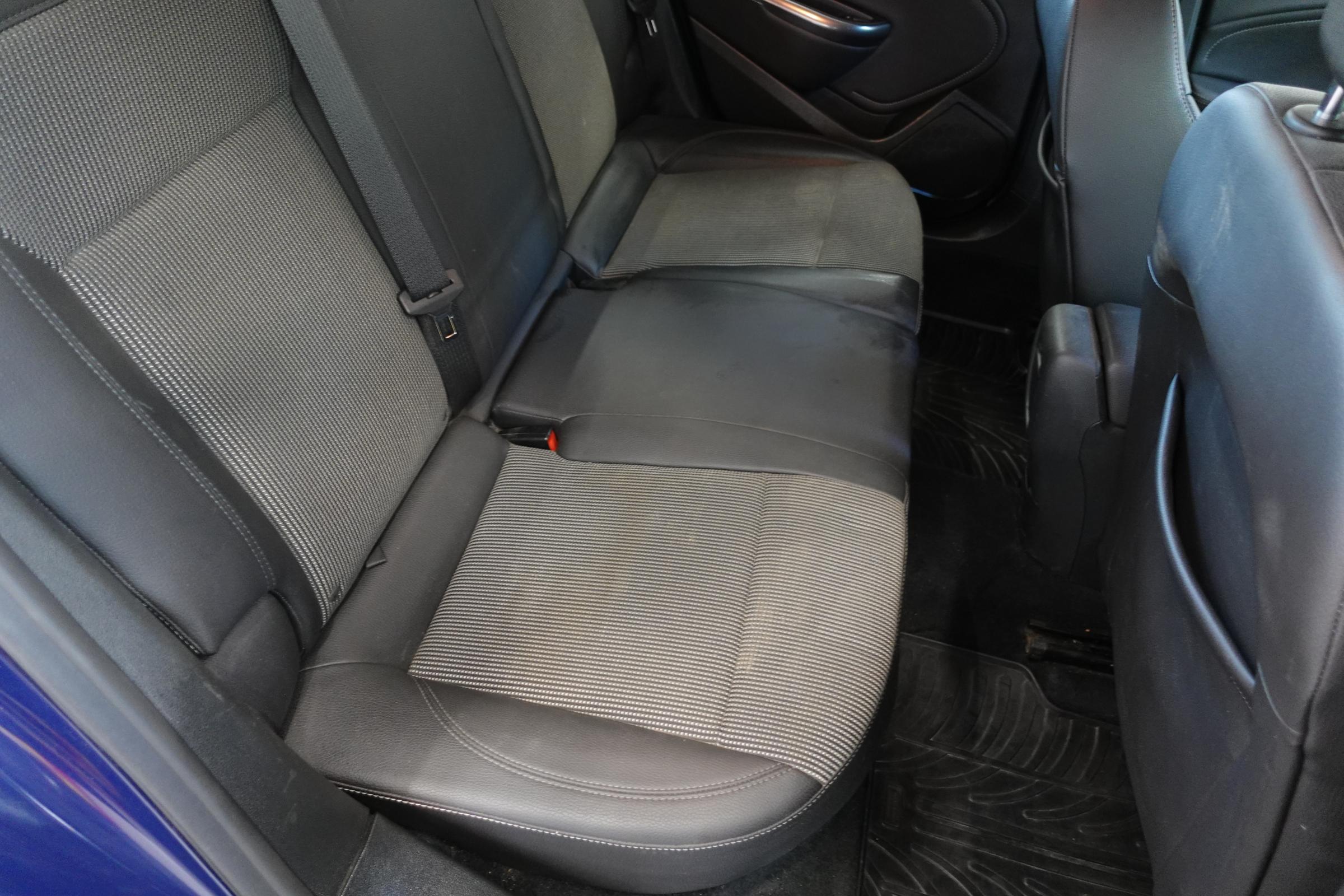 Opel Astra, 2011 - pohled č. 13