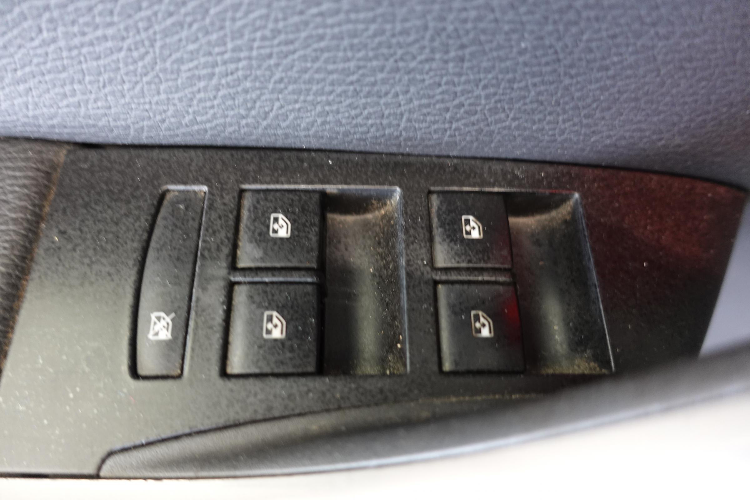 Opel Astra, 2011 - pohled č. 14