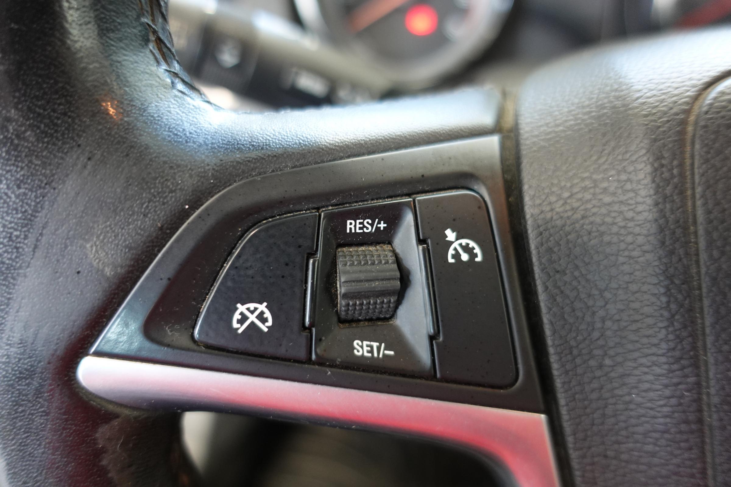 Opel Astra, 2011 - pohled č. 16