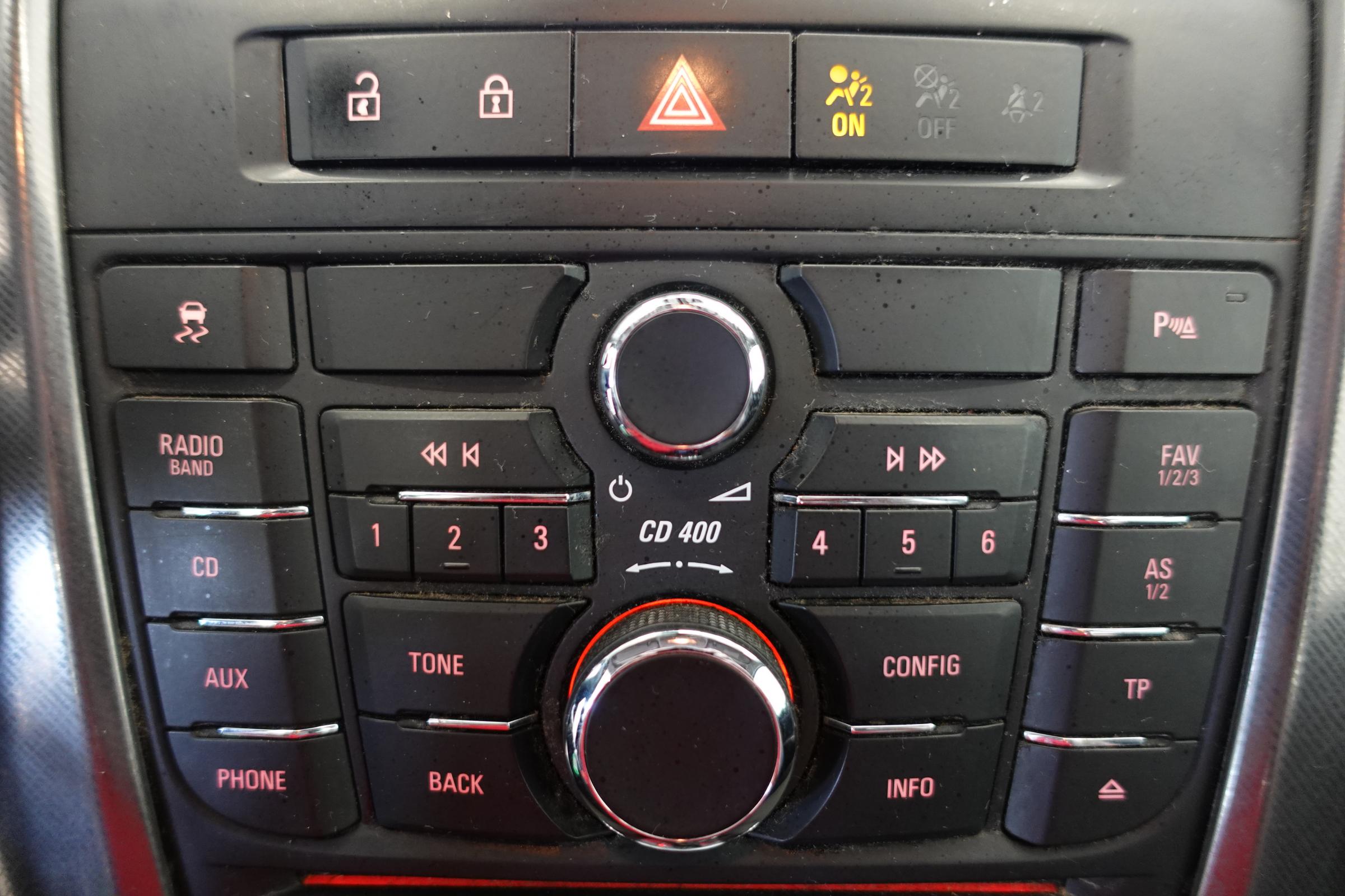 Opel Astra, 2011 - pohled č. 19