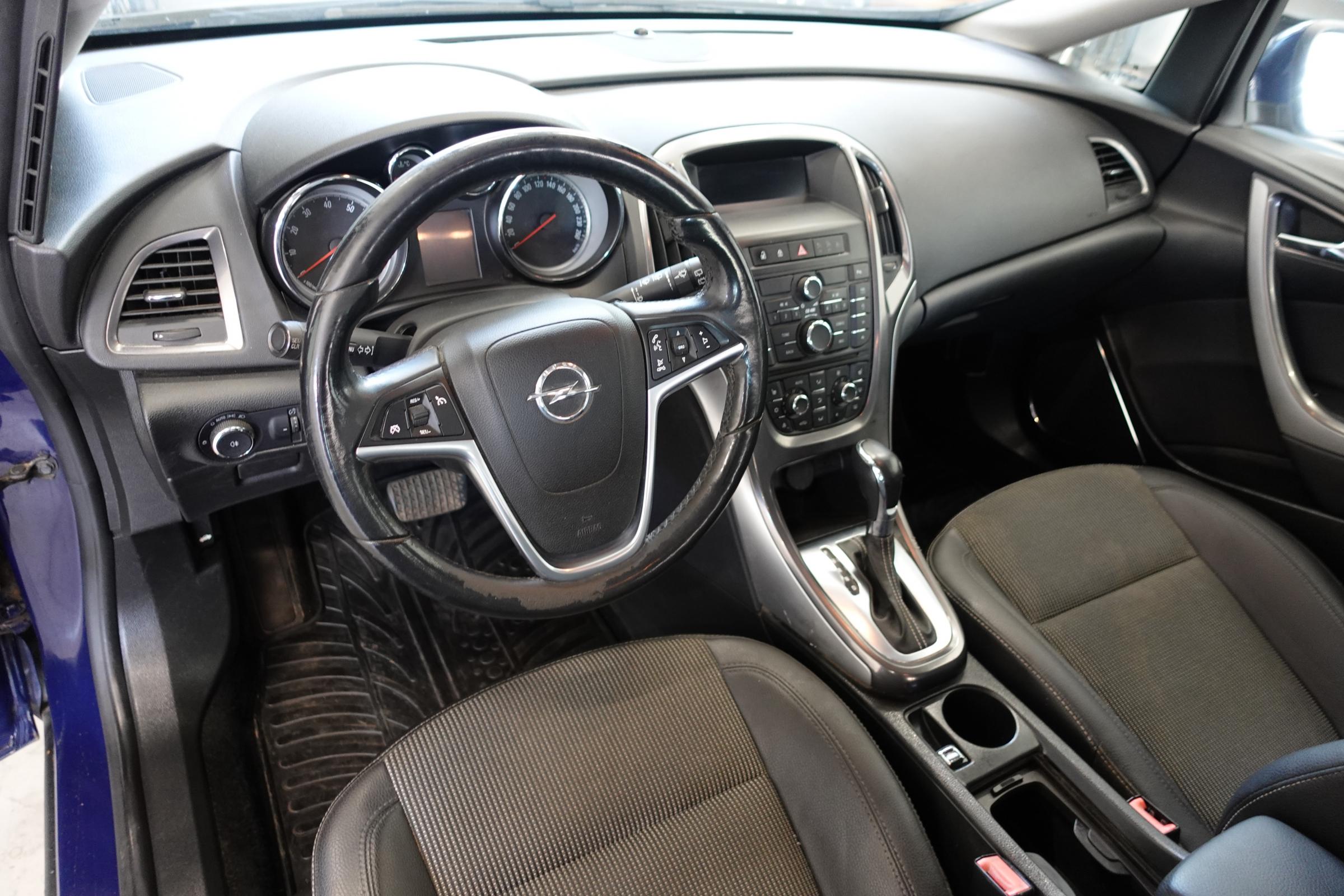 Opel Astra, 2011 - pohled č. 21