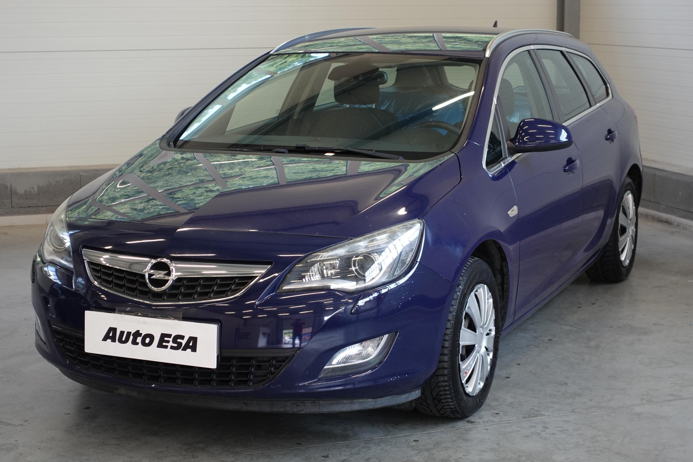 Opel Astra, 2011 - pohled č. 3