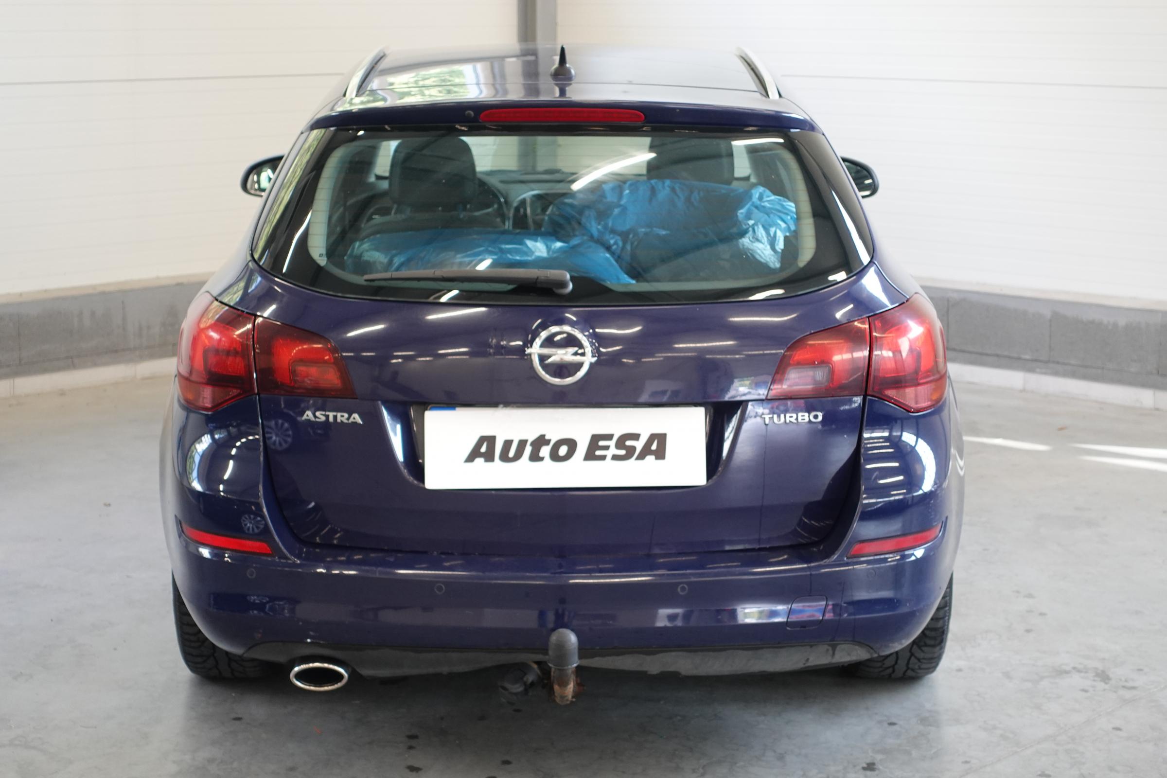 Opel Astra, 2011 - pohled č. 5