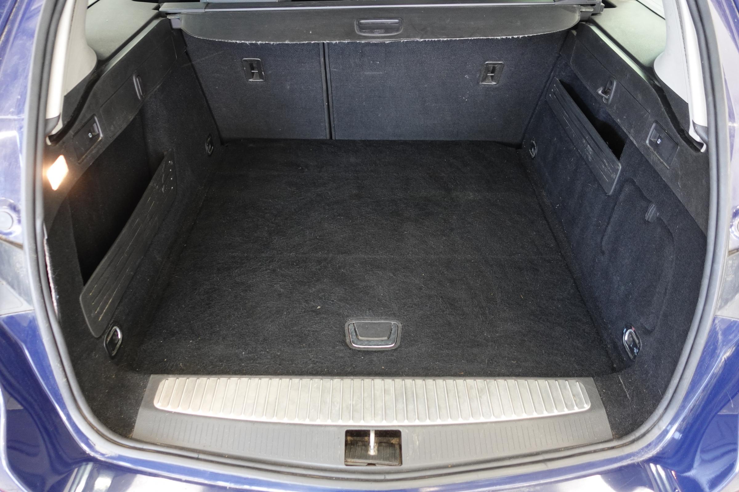 Opel Astra, 2011 - pohled č. 7