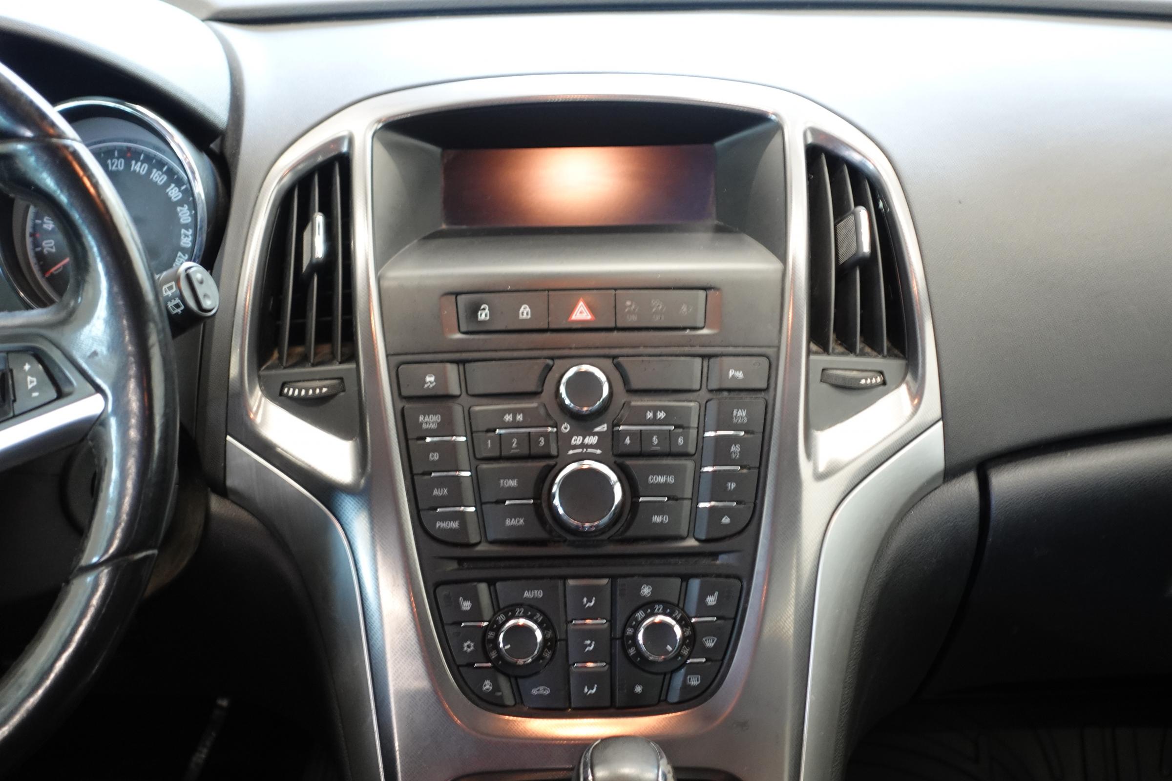 Opel Astra, 2011 - pohled č. 9